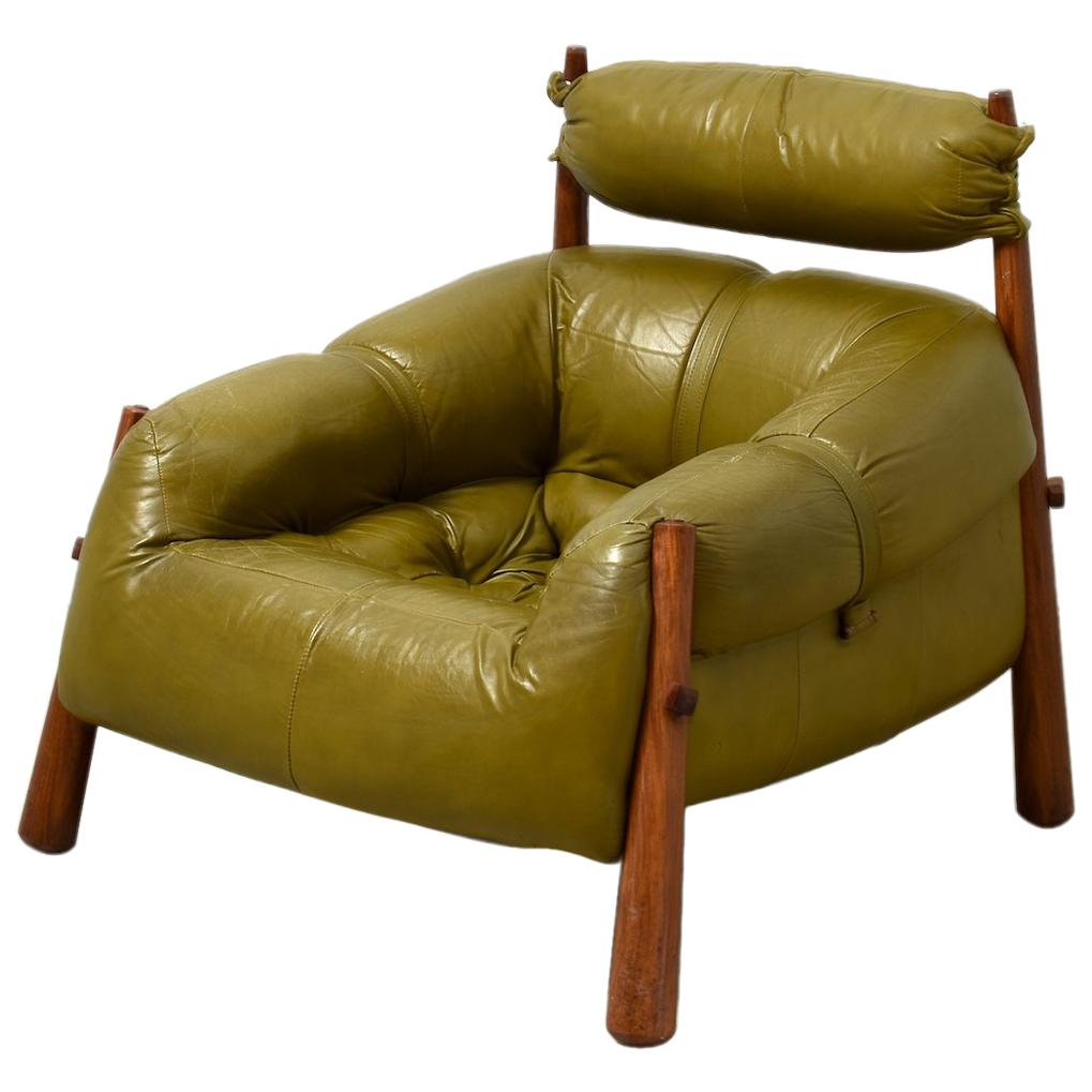 Fauteuil de salon brésilien Percival Lafer en cuir de jacaranda et vert olive, fin des années 1950 en vente