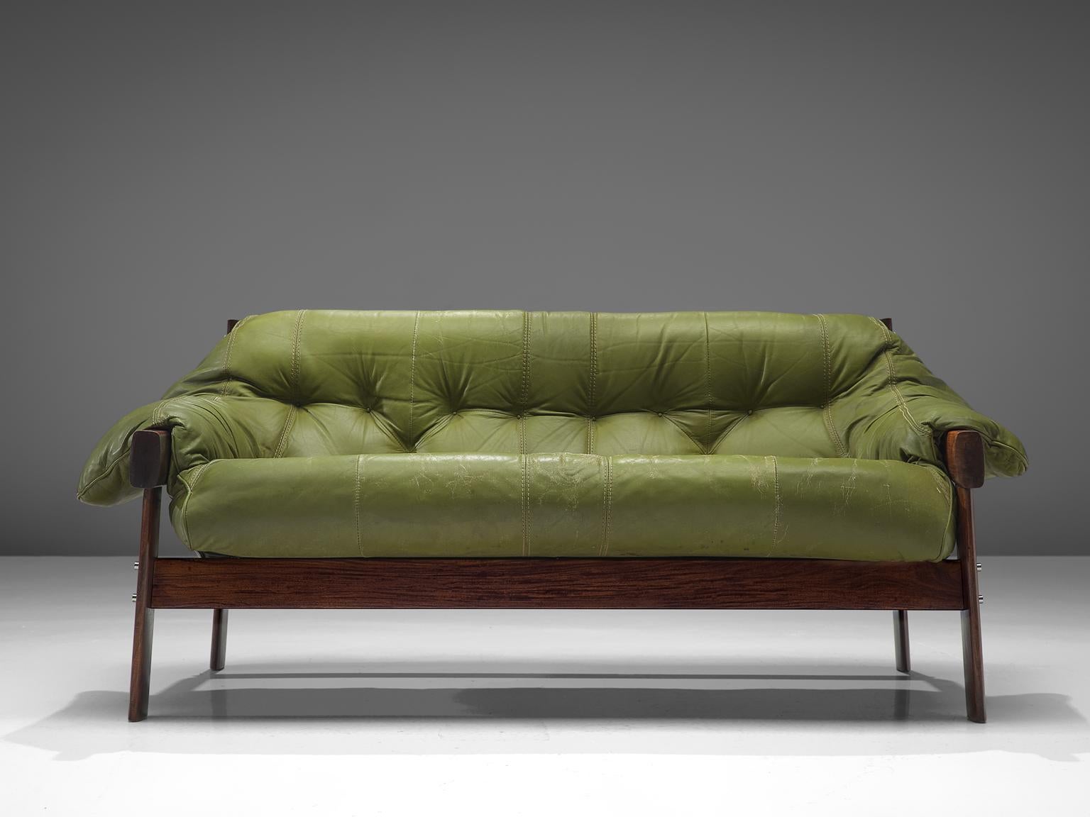 Percival Lafer, two-seat sofa leather, rosewood and metal, Brazil, late 1960s

Bulky and grand sofa by Brazilian designer Percival Lafer. This set features a solid dark wooden base with leather straps spanned between the slats. The tufted leather