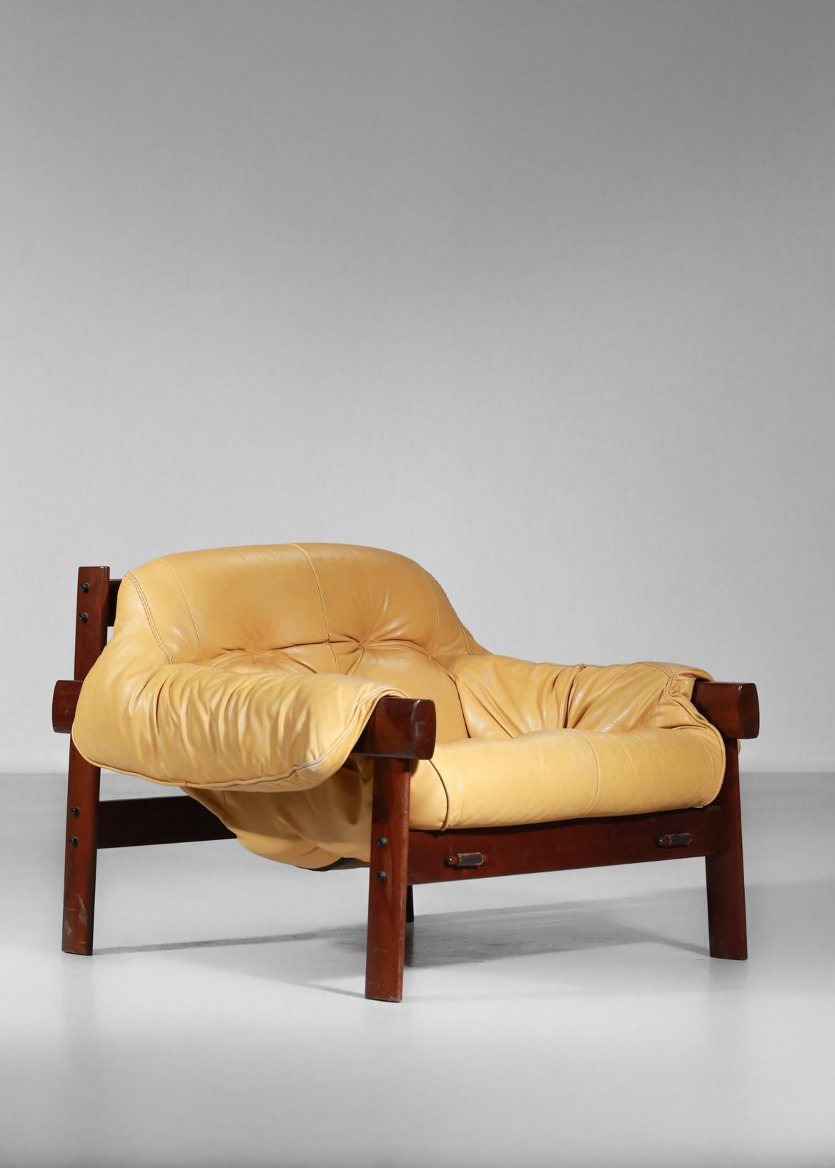 Armchair by designer Percival Lafer created in the 1960s.
Solid Jacaranda structure and leather straps.
Sand yellow leather seat.
Removable headrest available (see pictures).
The total height with the headrest is 88 centimetres and the seat