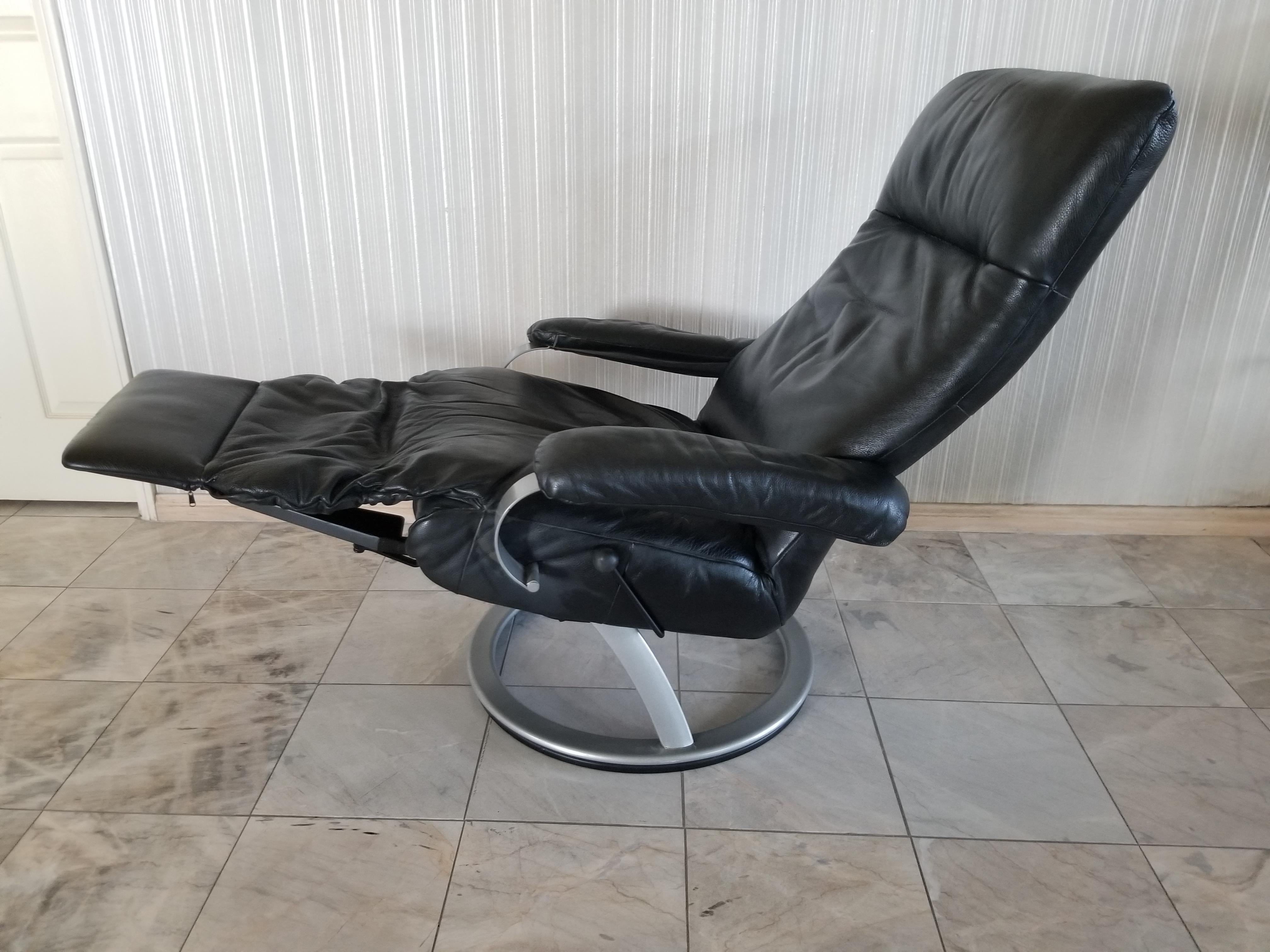 Percival Lafer Modern Leather Recliner Ergonomic Kiri Swivel Lounge Chair Brazil 5