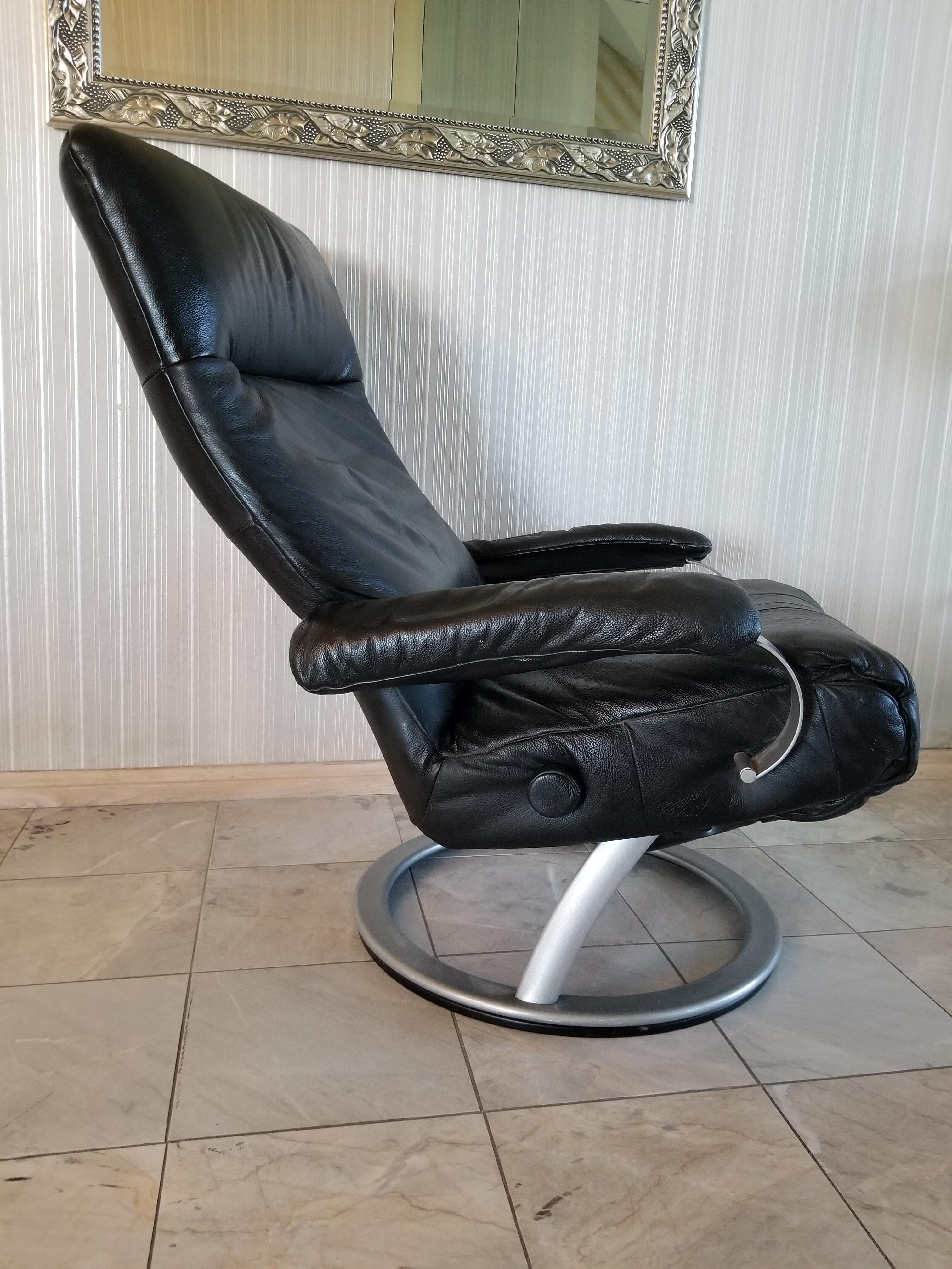 Percival Lafer Modern Leather Recliner Ergonomic Kiri Swivel Lounge Chair Brazil 1