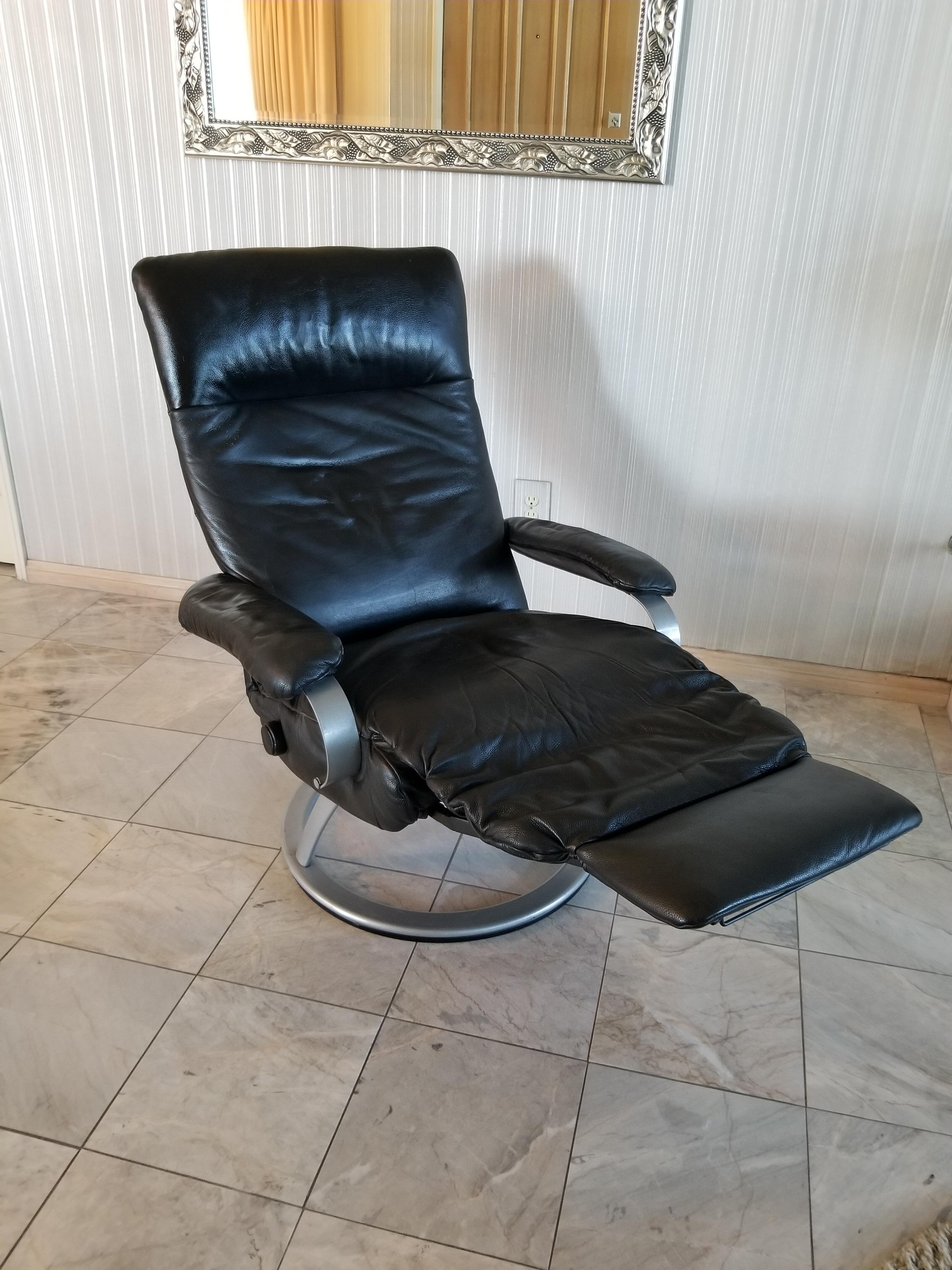 Percival Lafer Modern Leather Recliner Ergonomic Kiri Swivel Lounge Chair Brazil 2