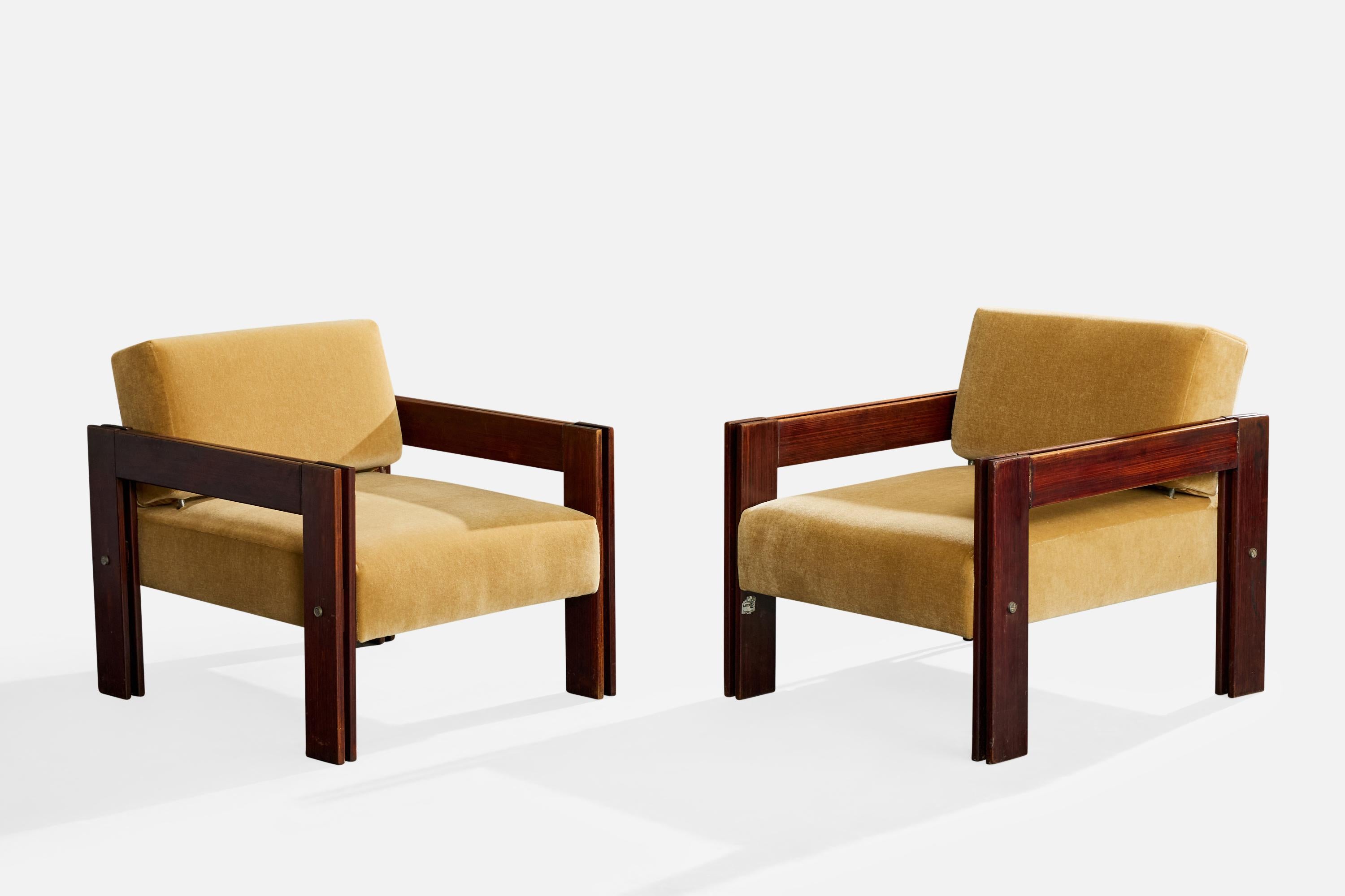 Ein Paar verstellbare Sessel aus Holz und beigem Mohair, entworfen und hergestellt von Percival Lafer, Brasilien, ca. 1960er Jahre.

Neu gepolstert mit brandneuem Mohair.

Leichte bis mäßige Unvollkommenheiten im Holzrahmen mit natürlichen