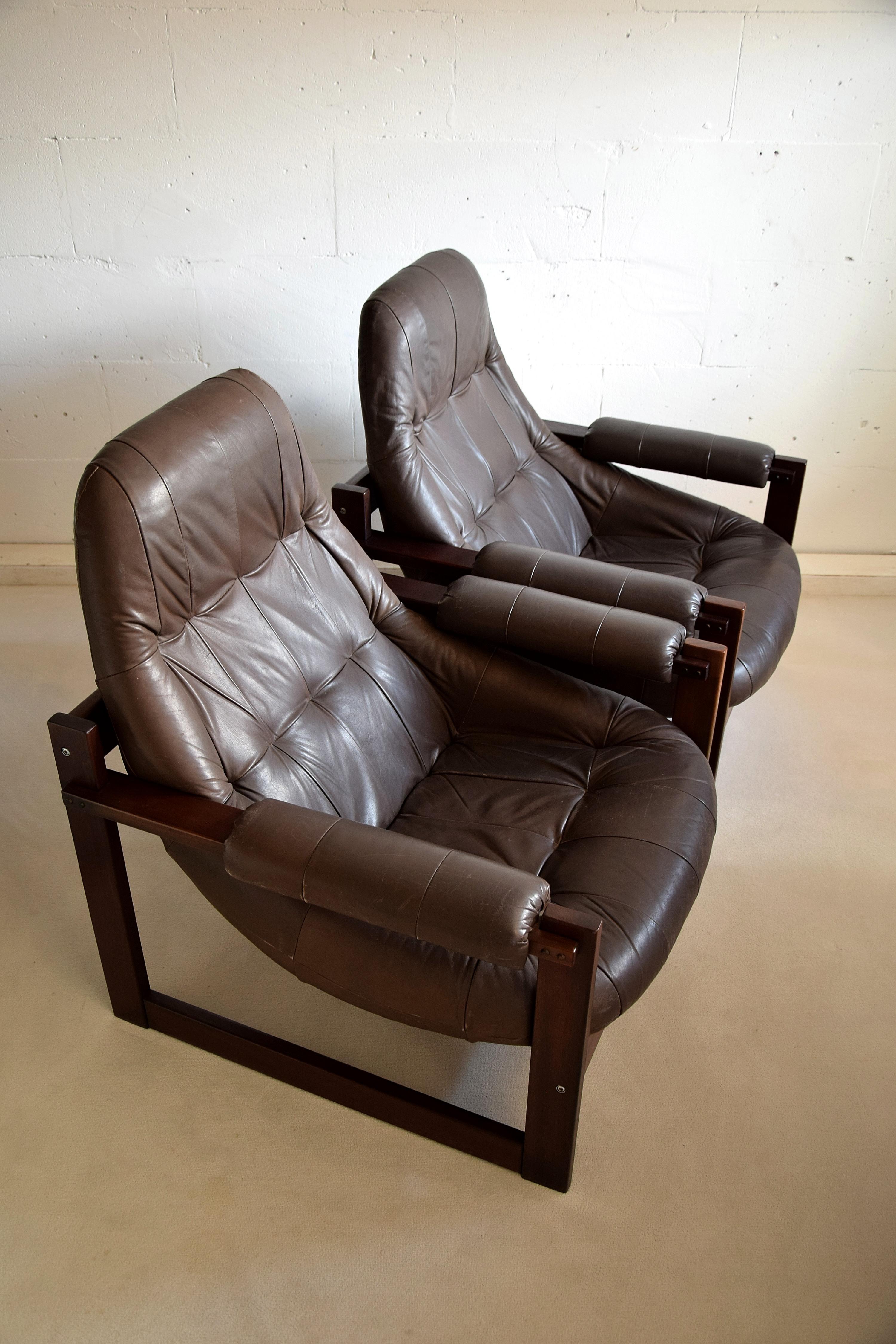 Looking for a stylish addition to your home or office? Check out these exquisite mid-century modern lounge chairs by Percival Lafer, crafted with care in São Paolo, Brazil. The chairs feature a beautiful combination of taupe-colored leather and