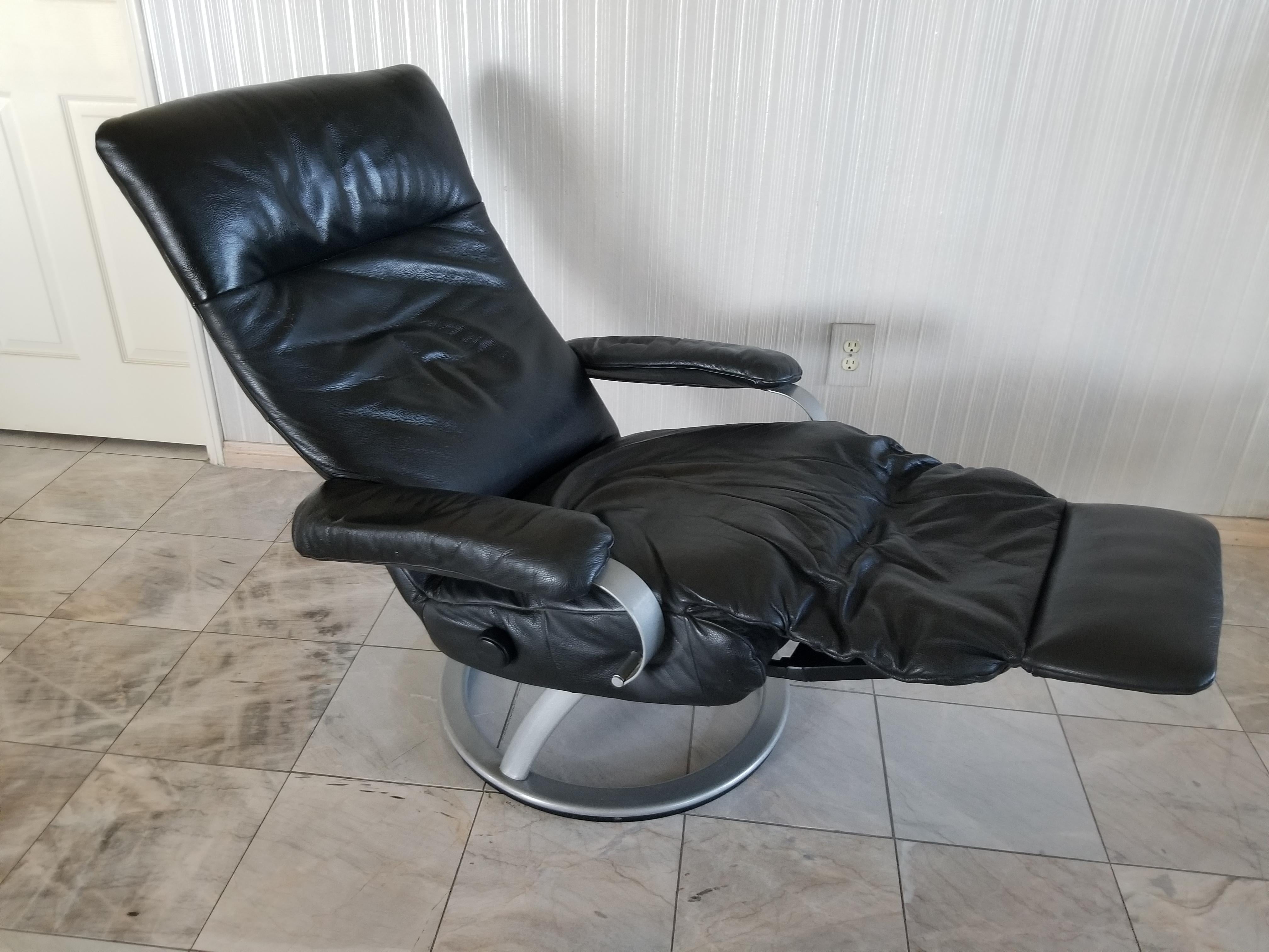 Percival Lafer Modern Leather Recliner Ergonomic Kiri Swivel Lounge Chair Brazil 7