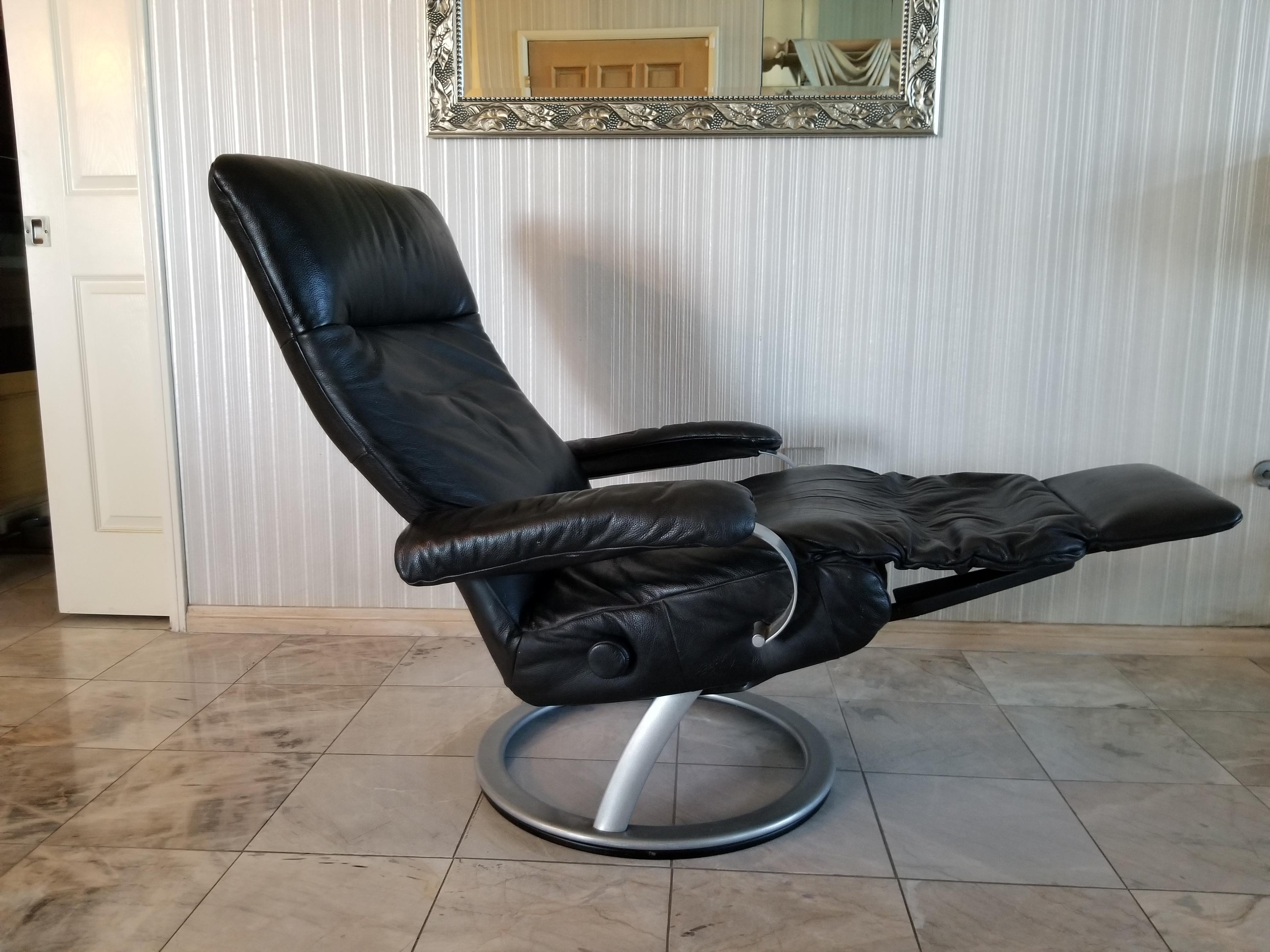 Percival Lafer Modern Leather Recliner Ergonomic Kiri Swivel Lounge Chair Brazil 8