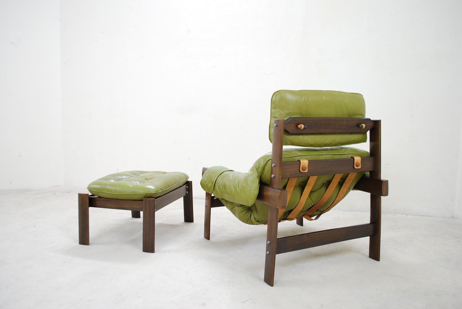 Fauteuil de salon et pouf en cuir MP 041 de Percival Lafer 6