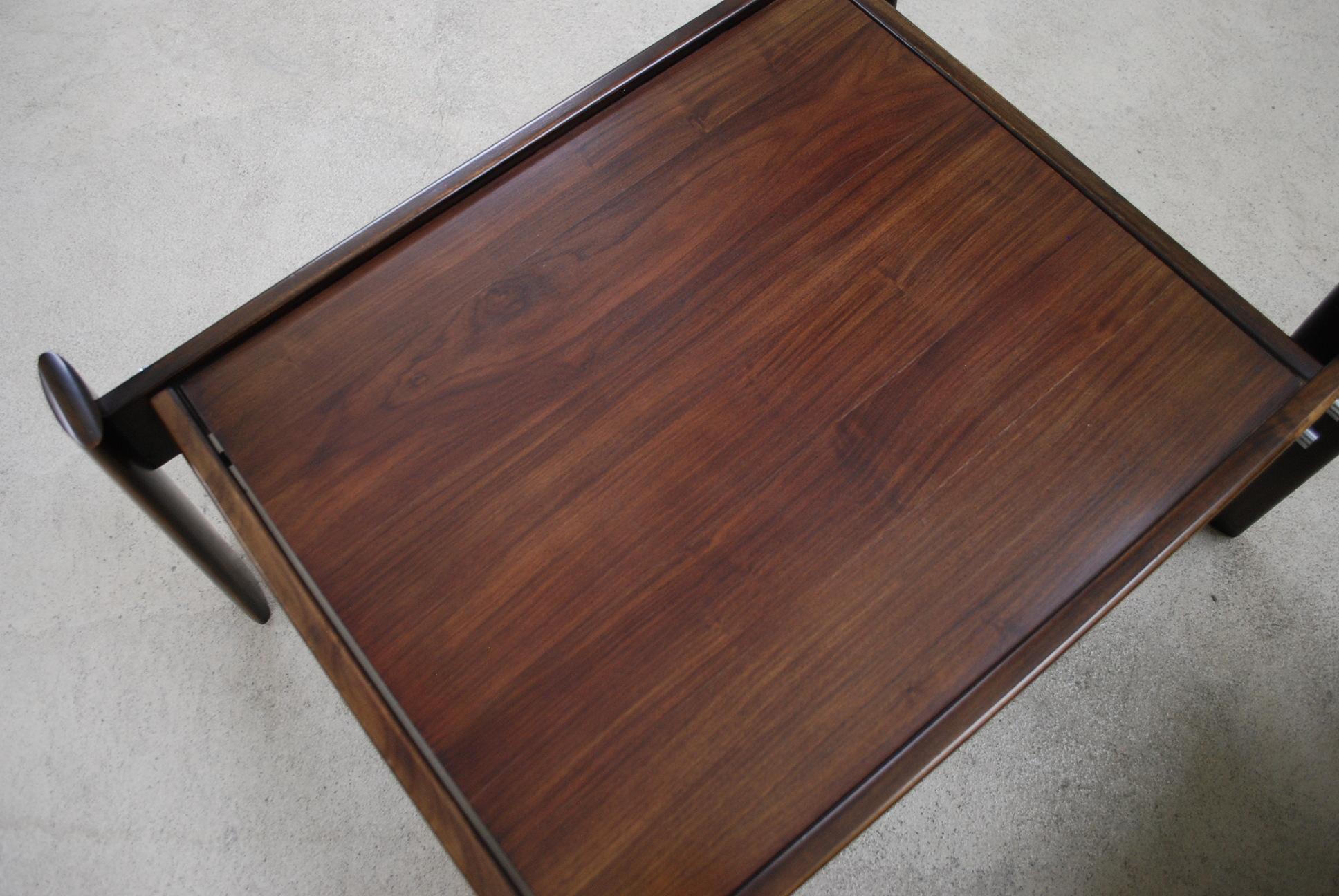 Fauteuil de salon et pouf en cuir MP 041 de Percival Lafer 10