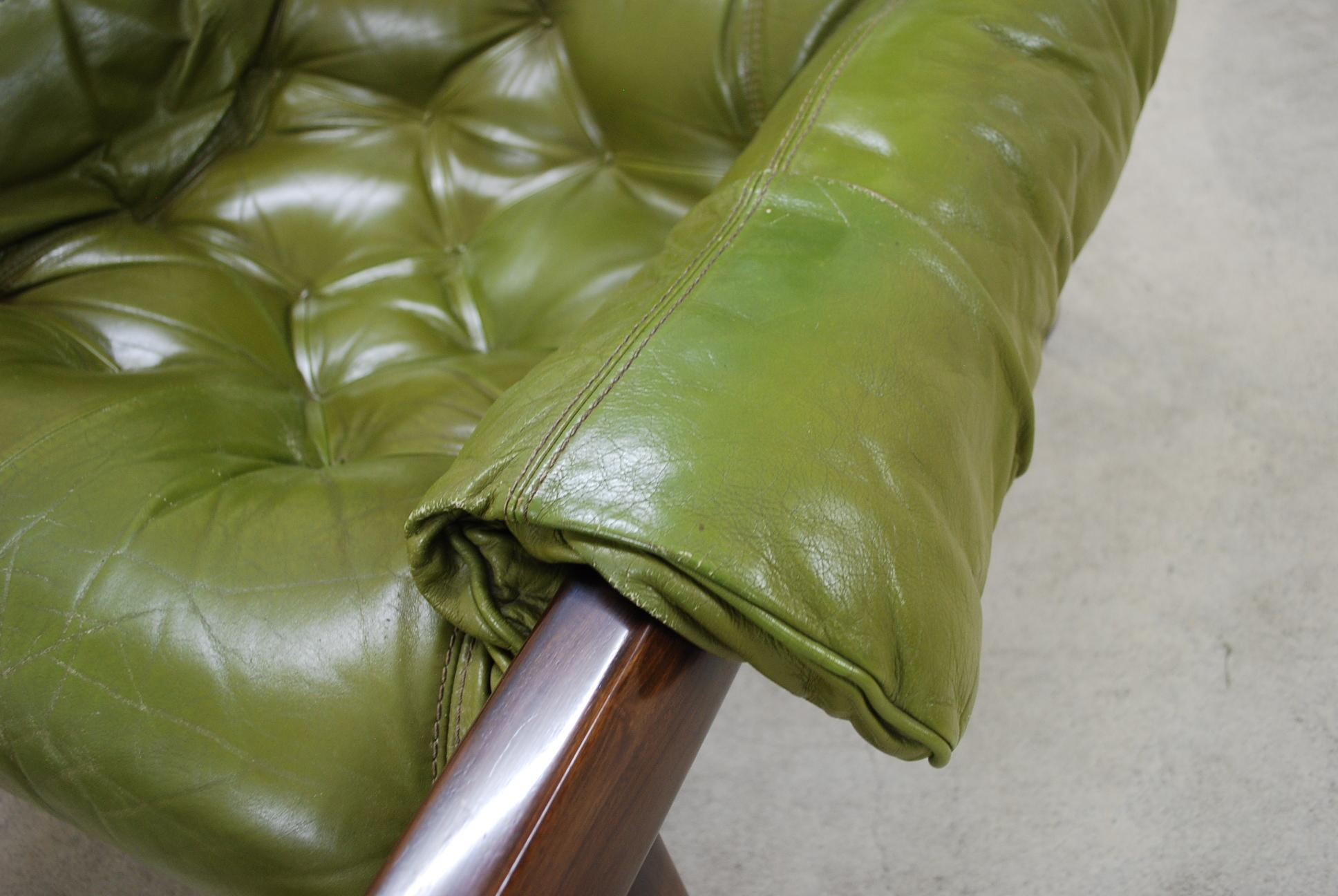 Fauteuil de salon et pouf en cuir MP 041 de Percival Lafer 11