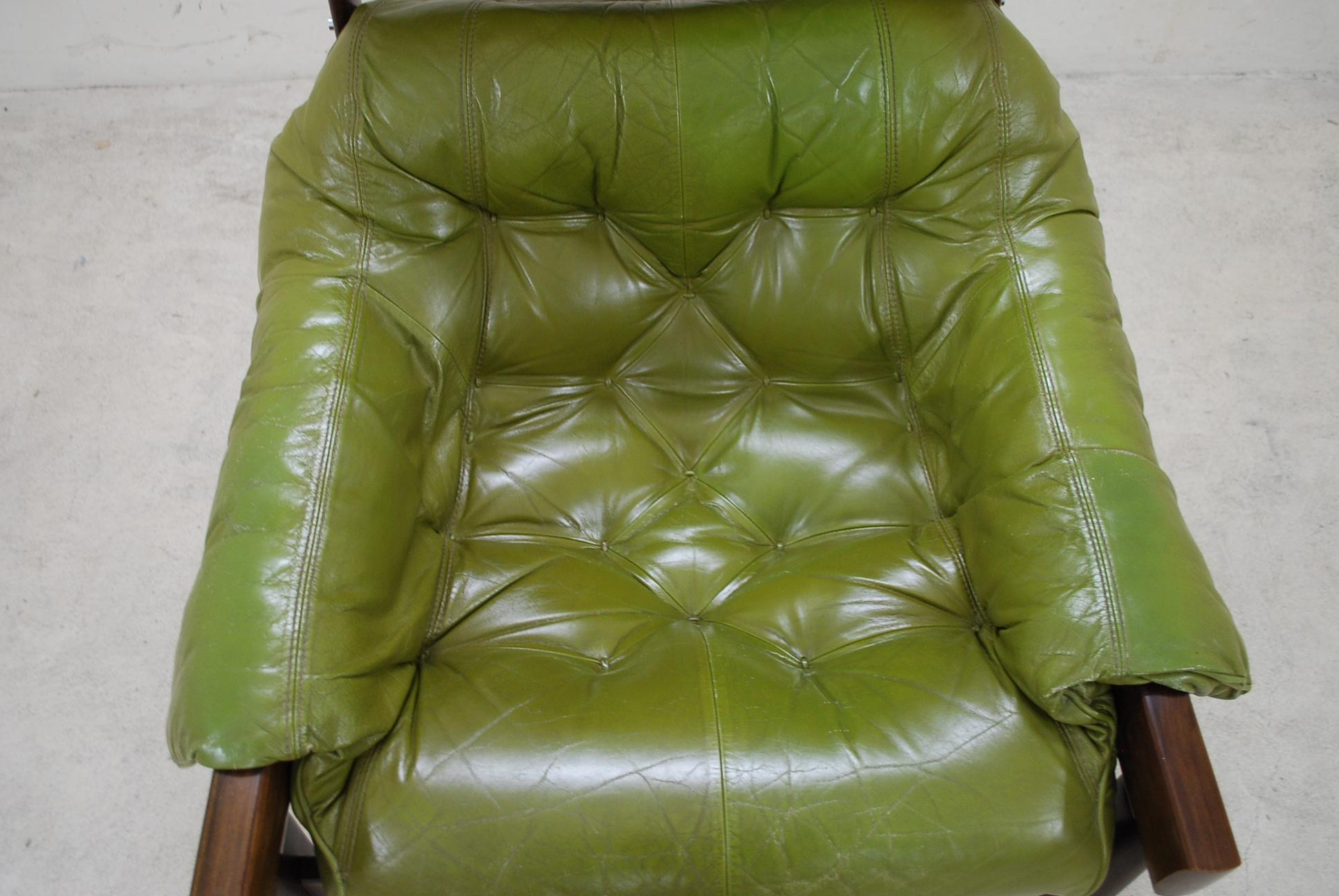 20ième siècle Fauteuil de salon et pouf en cuir MP 041 de Percival Lafer