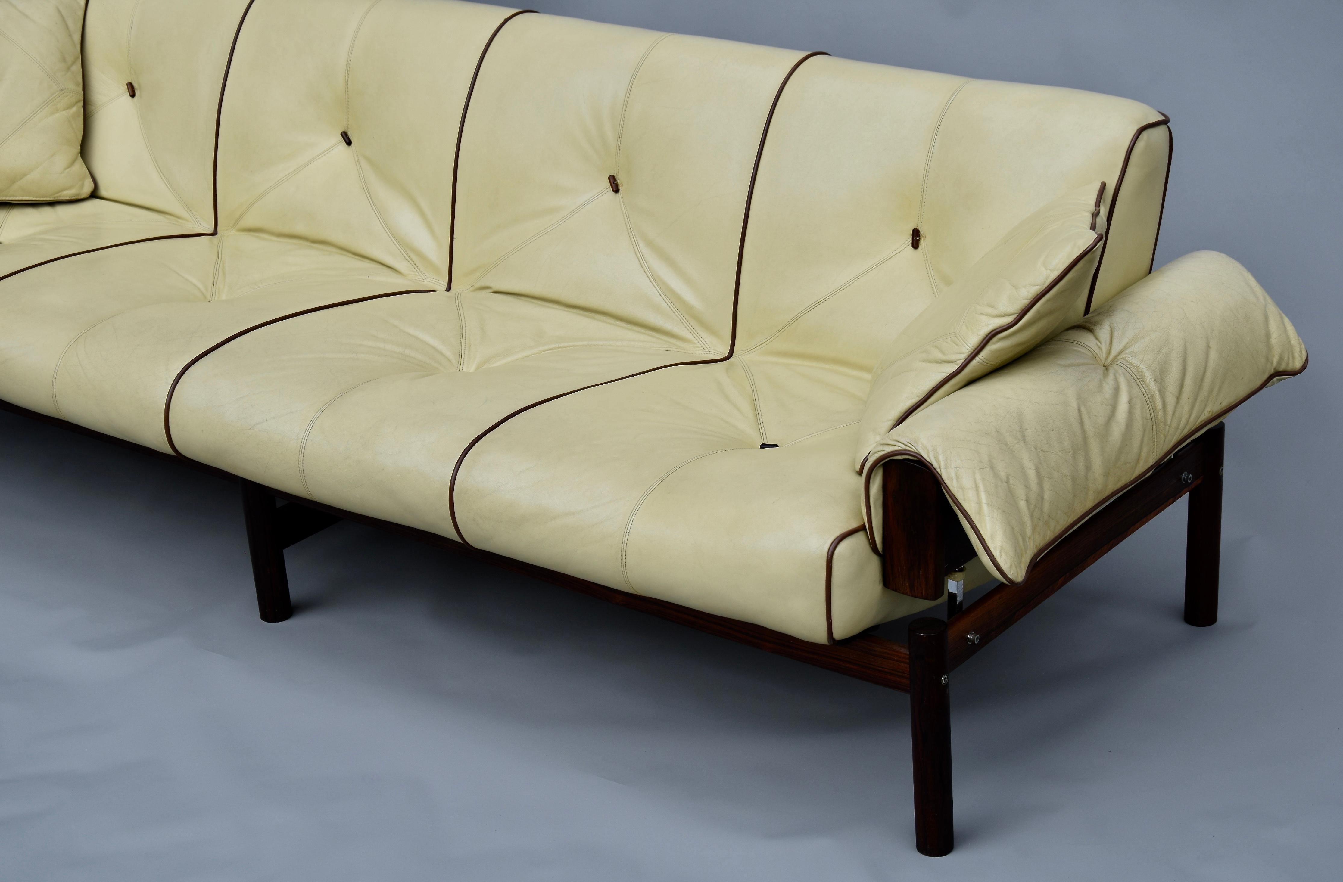 Percival Lafer MP-13 Elfenbeinfarbenes Leder-Sofa im Angebot 4