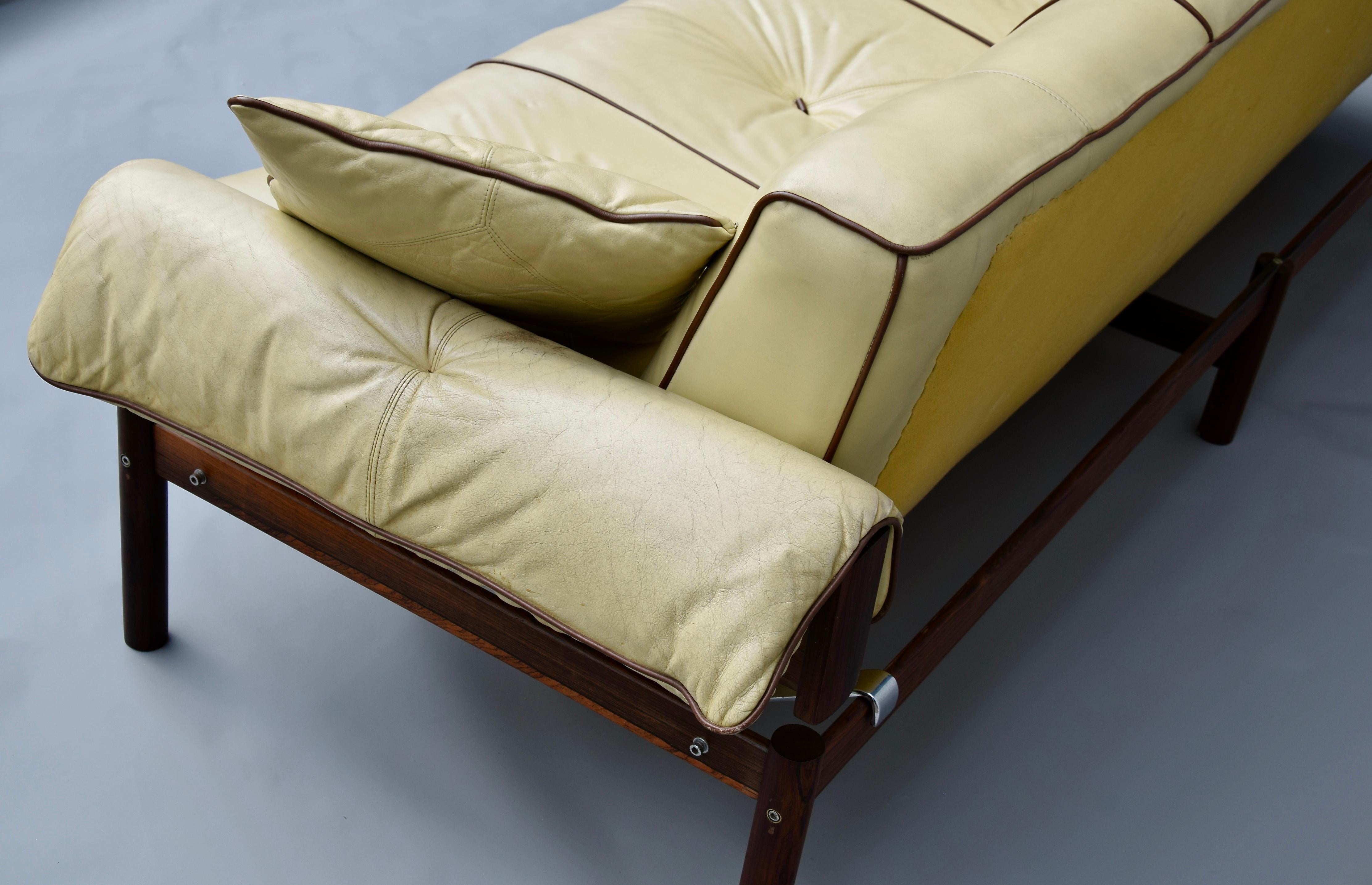 Percival Lafer MP-13 Elfenbeinfarbenes Leder-Sofa im Angebot 10