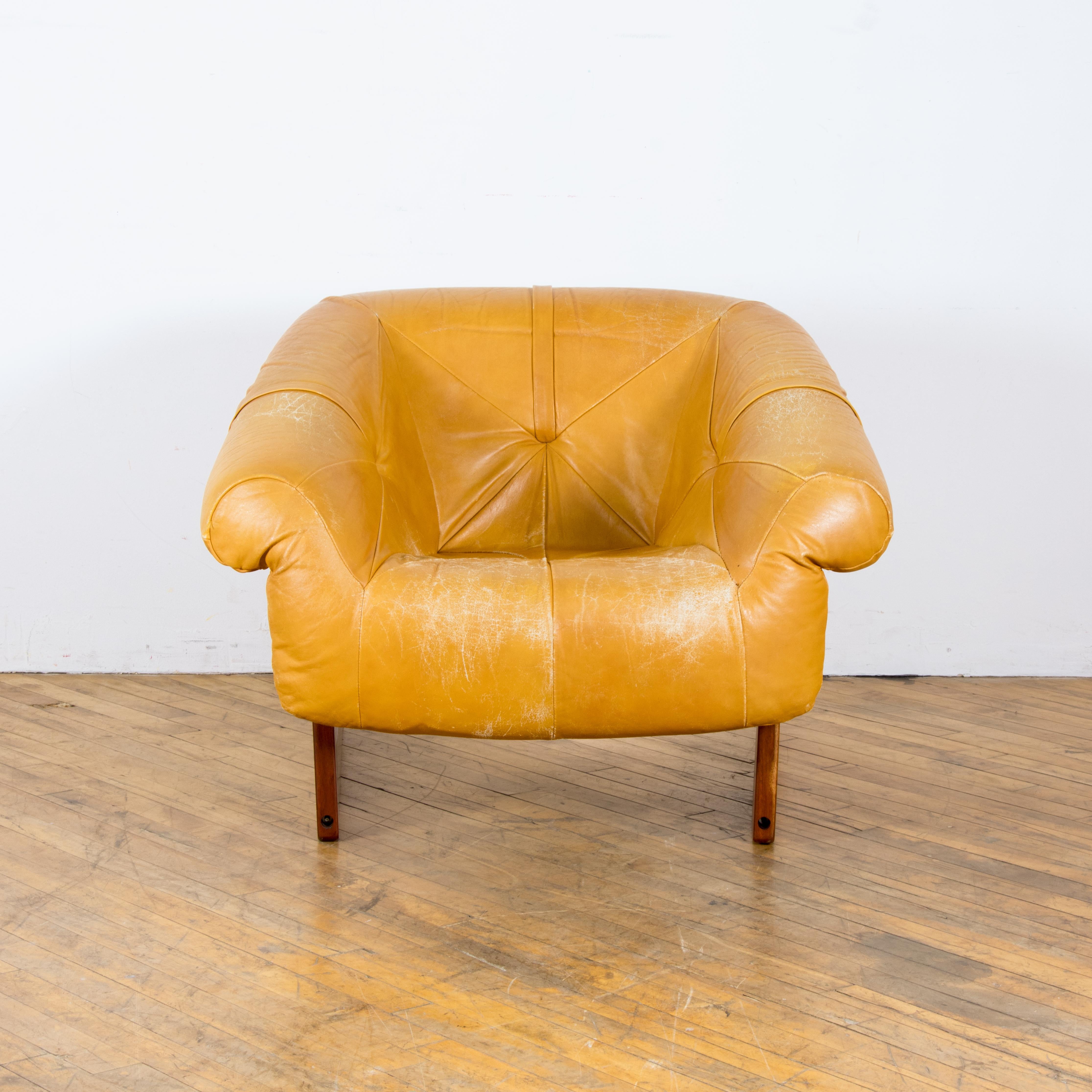 Uncommon MP-131 lounge chair, designed by celebrated Brazilian designer, Percival Lafer.  Made in Brazil in the 1970s, the chair features a sculptural leather seat rests upon a leather straps, slung across a jacaranda frame.  Wood was recently