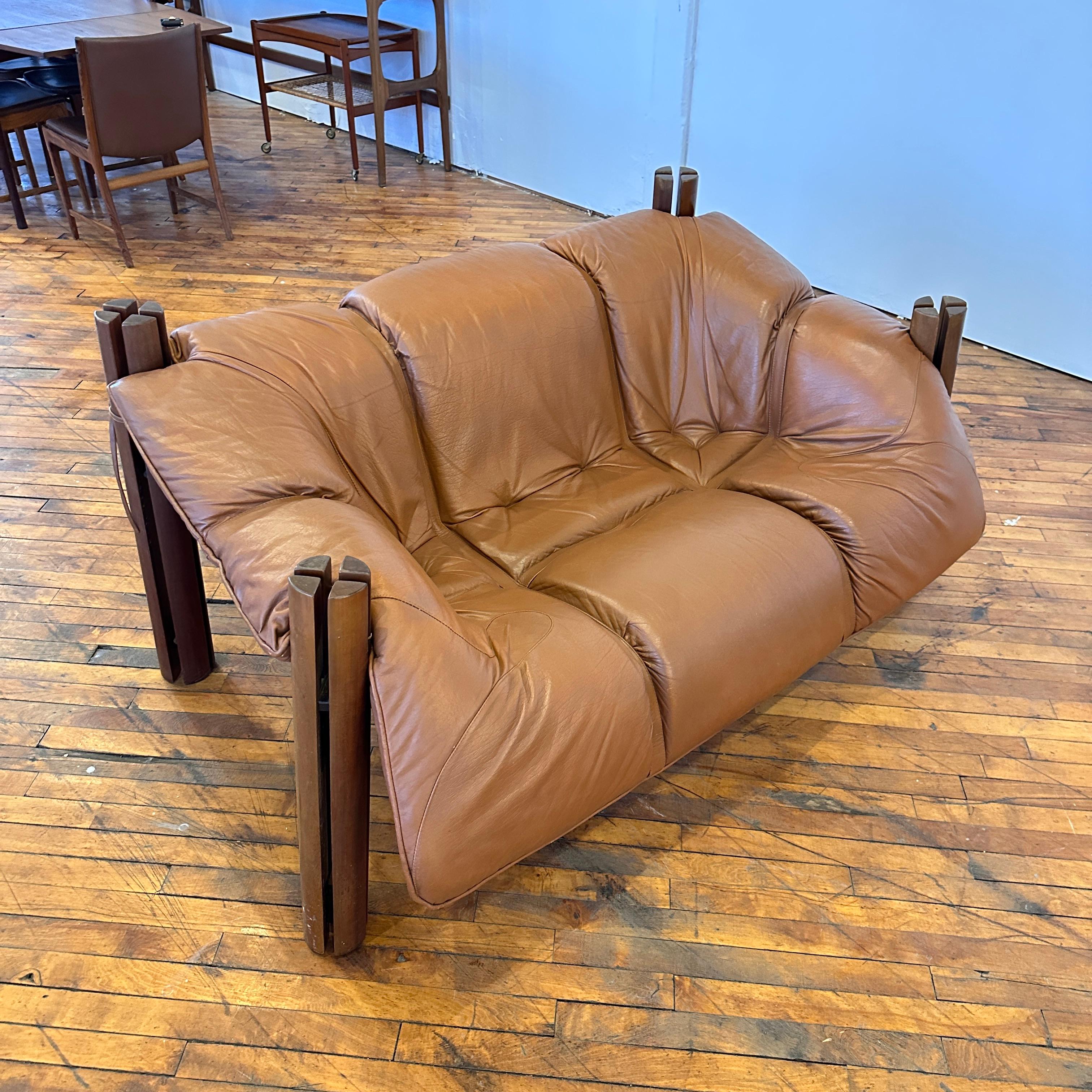Percival Lafer MP-211 Cognac Leather Loveseat In Good Condition In Puslinch, ON