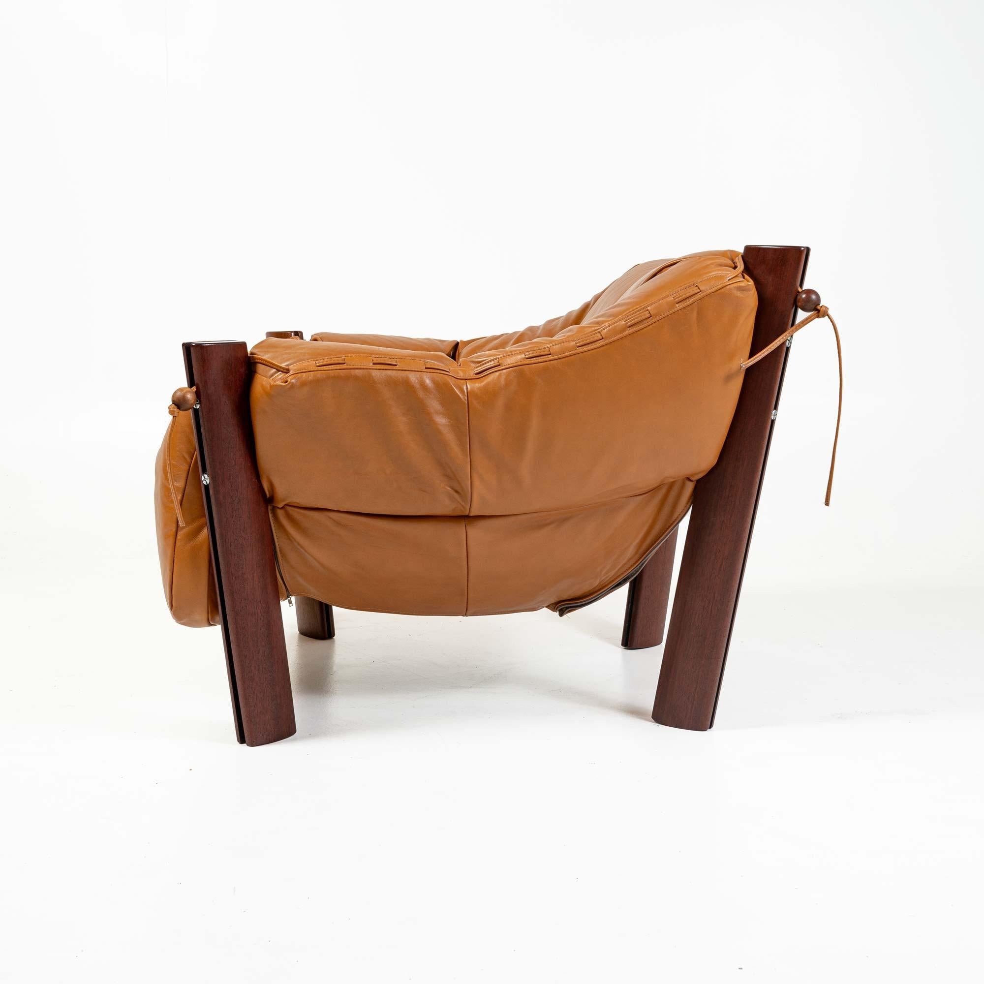 Percival Lafer MP-211 lounge chair in rosewood and Maharam Sorghum leather In Good Condition In Seattle, WA