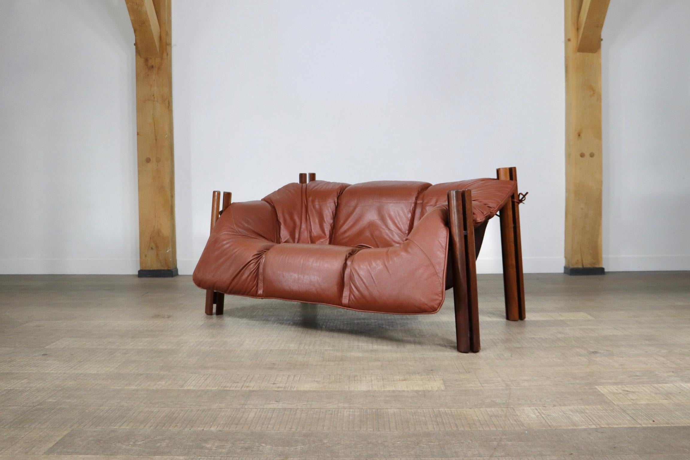 Percival Lafer MP-211 Two Seater Sofa in Cognac Leather, Brasil 1960s In Good Condition In ABCOUDE, UT