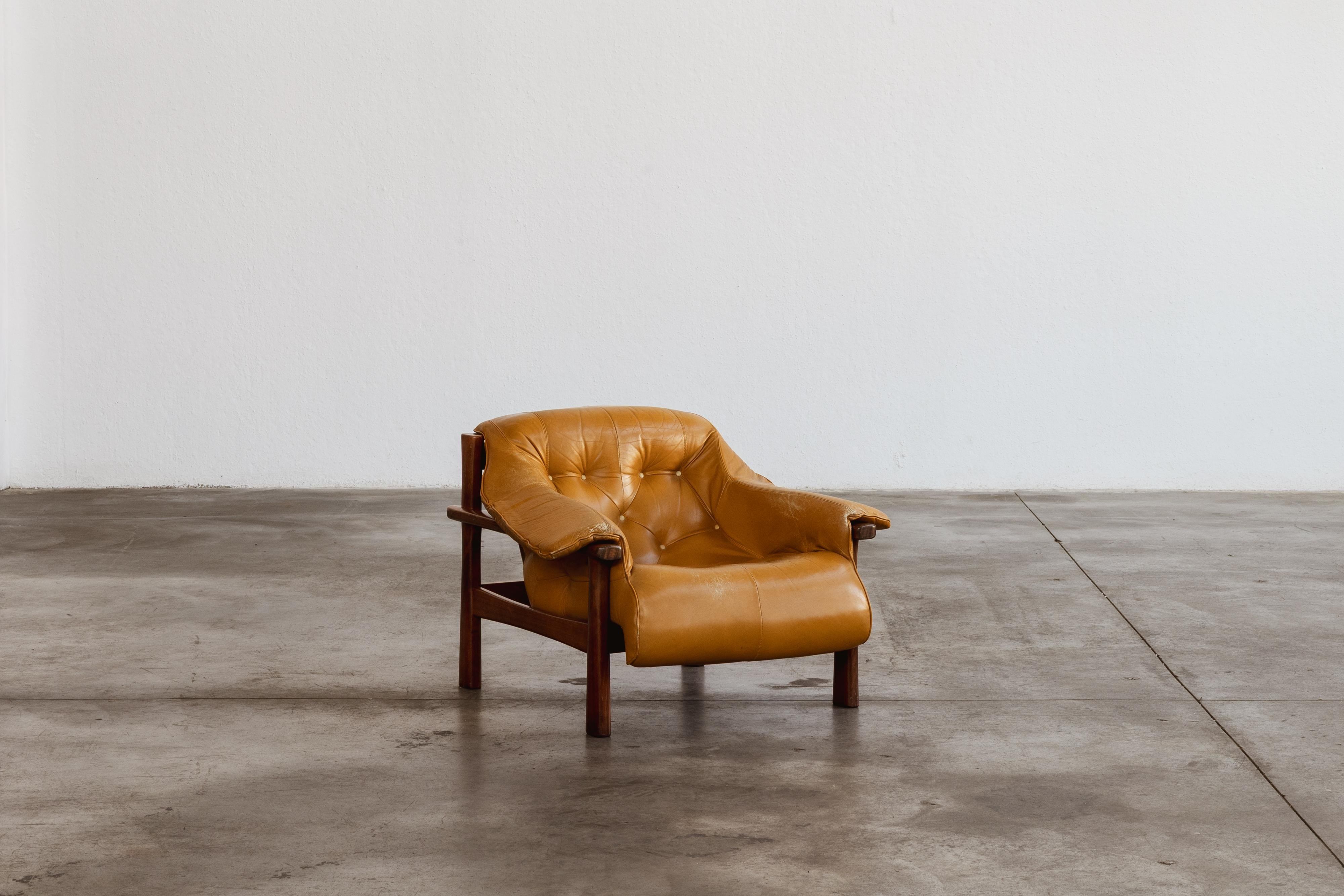 Percival Lafer “MP-41” Armchair for Lafer MP, wood and cognac leather, Brazil, 1972

The “MP-41” armchair by Percival Lafer embraces fluidity with a structure that appears weightless despite its solid rosewood frame. The absence of visible crossbars