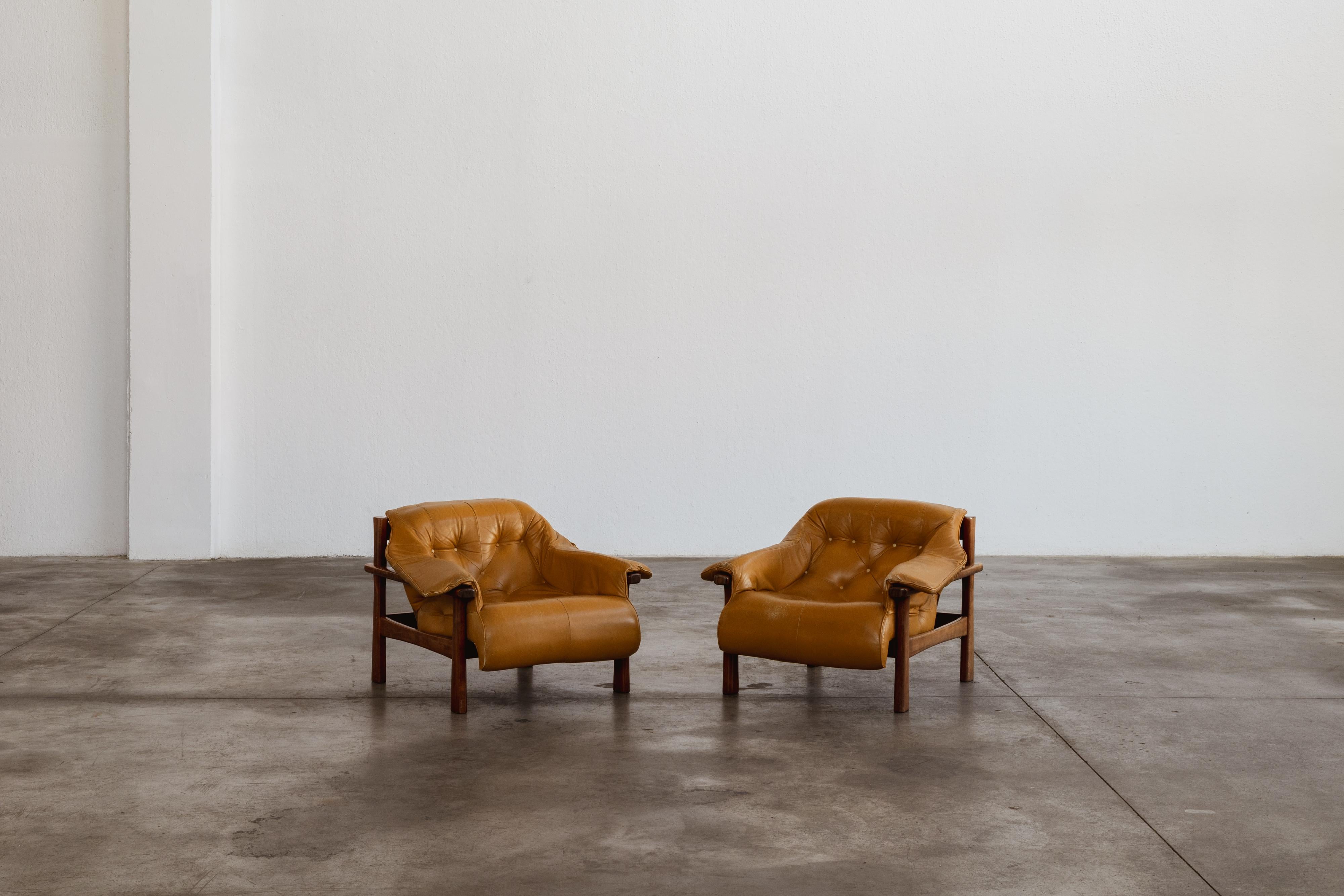 Percival Lafer “MP-41” armchairs for Lafer MP, wood and cognac leather, Brazil, 1972

The “MP-41” armchairs by Percival Lafer embrace fluidity with a structure that appears weightless despite their solid rosewood frames. The absence of visible