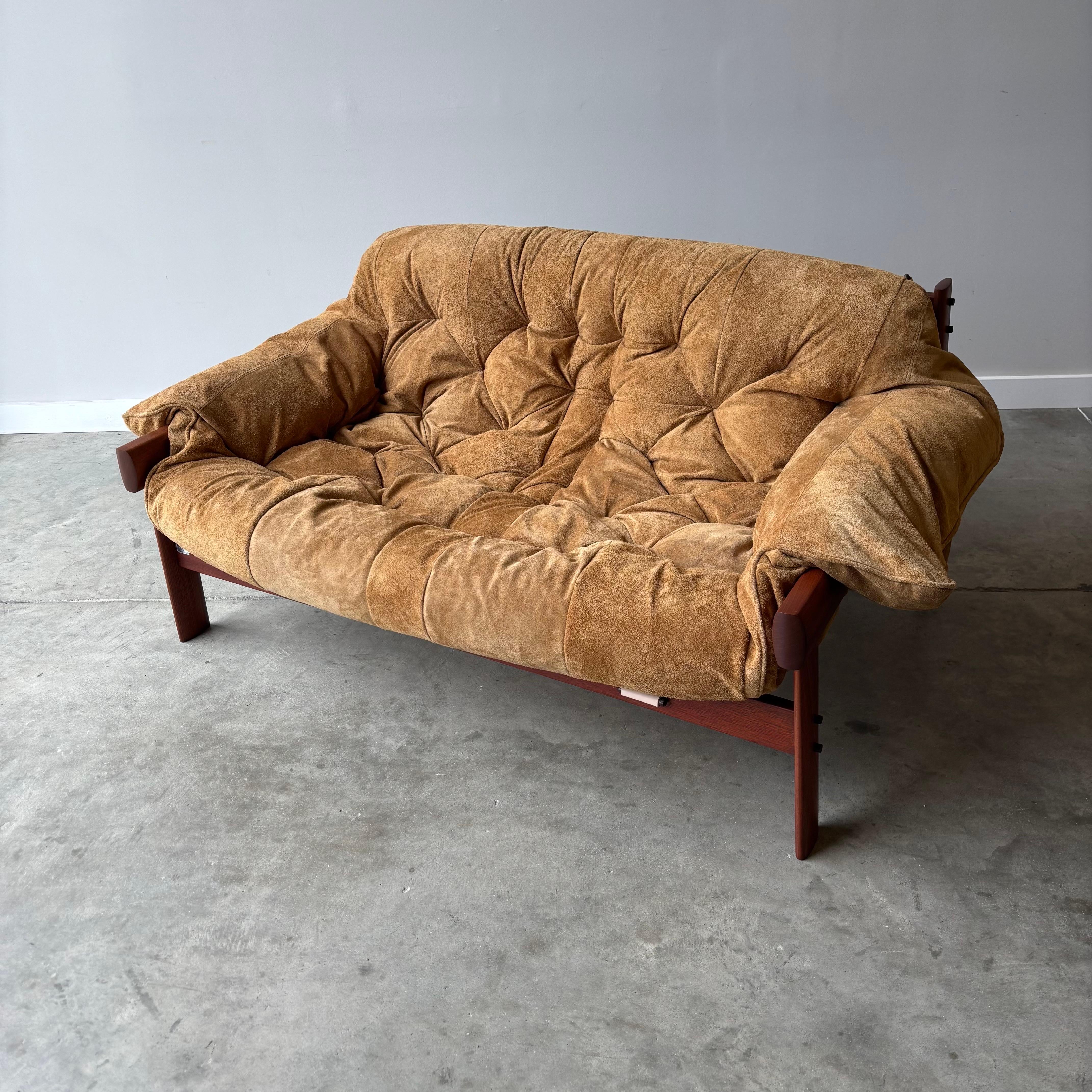 Daim Percival Lafer MP-41 Loveseat en daim en vente