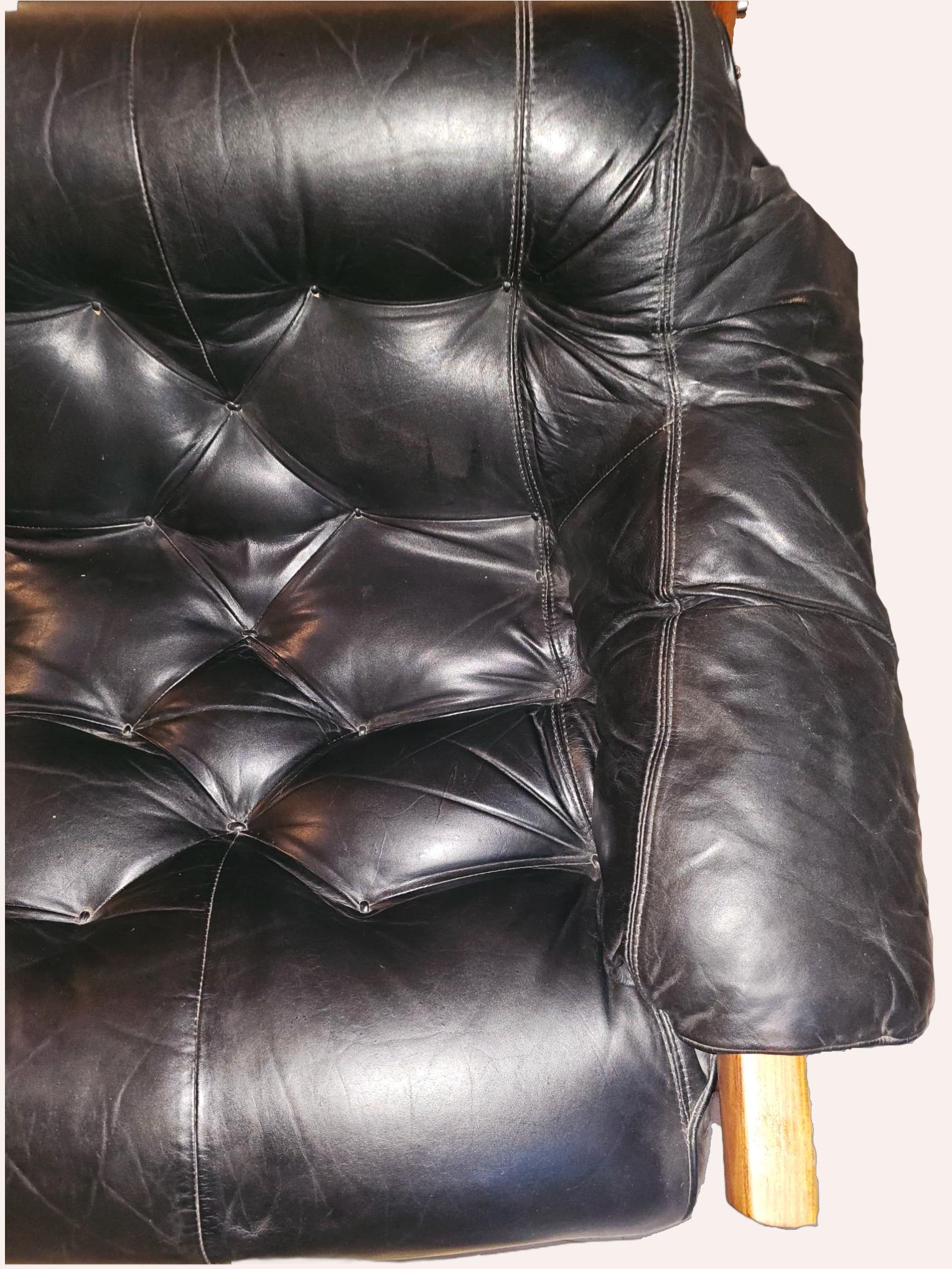 Late 20th Century Rare Percival Lafer MP-41 sofa in Black leather and Jacaranda, Brazil 1970s