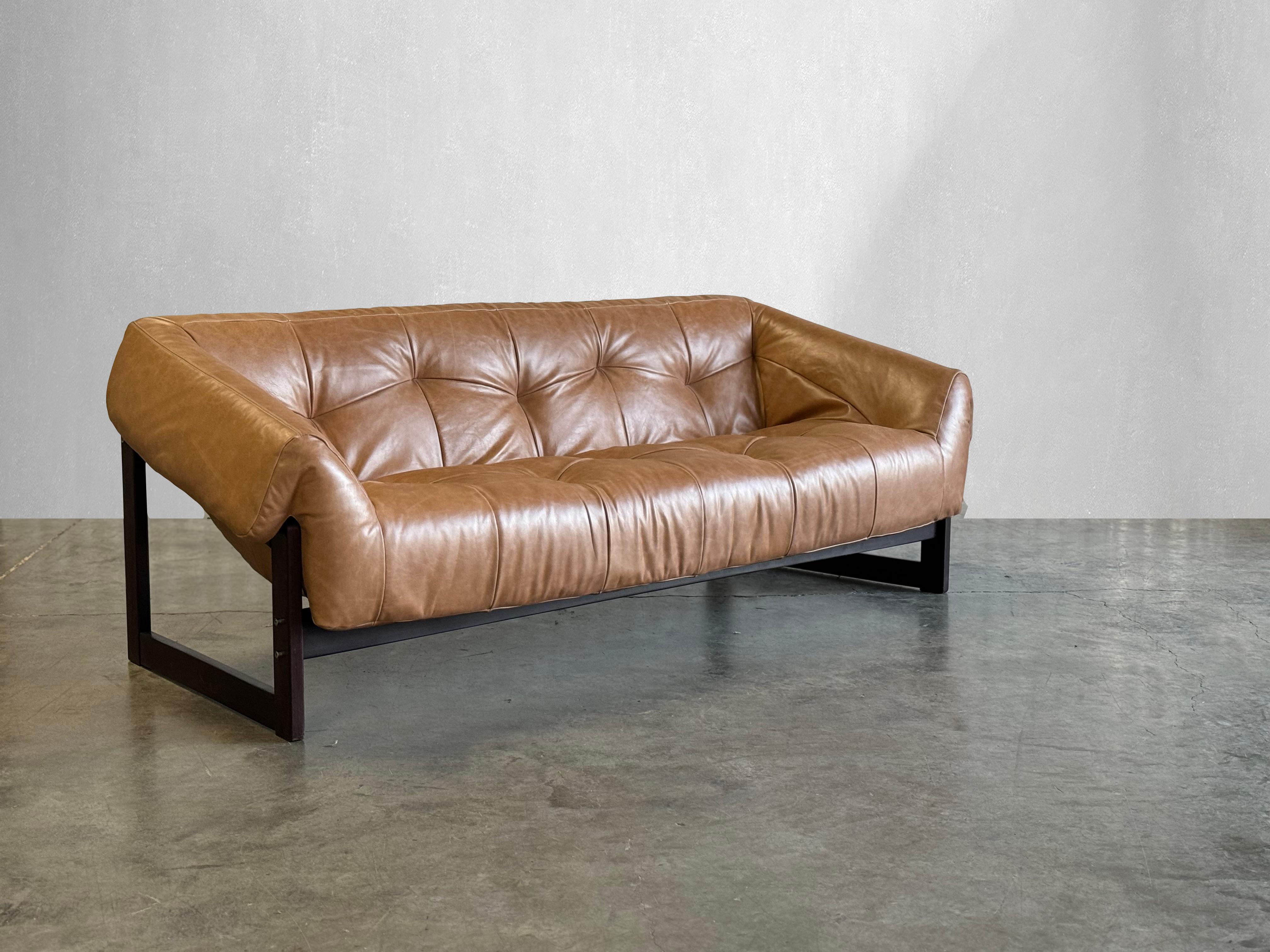 Percival Lafer MP-79 Sofa (Moderne der Mitte des Jahrhunderts) im Angebot