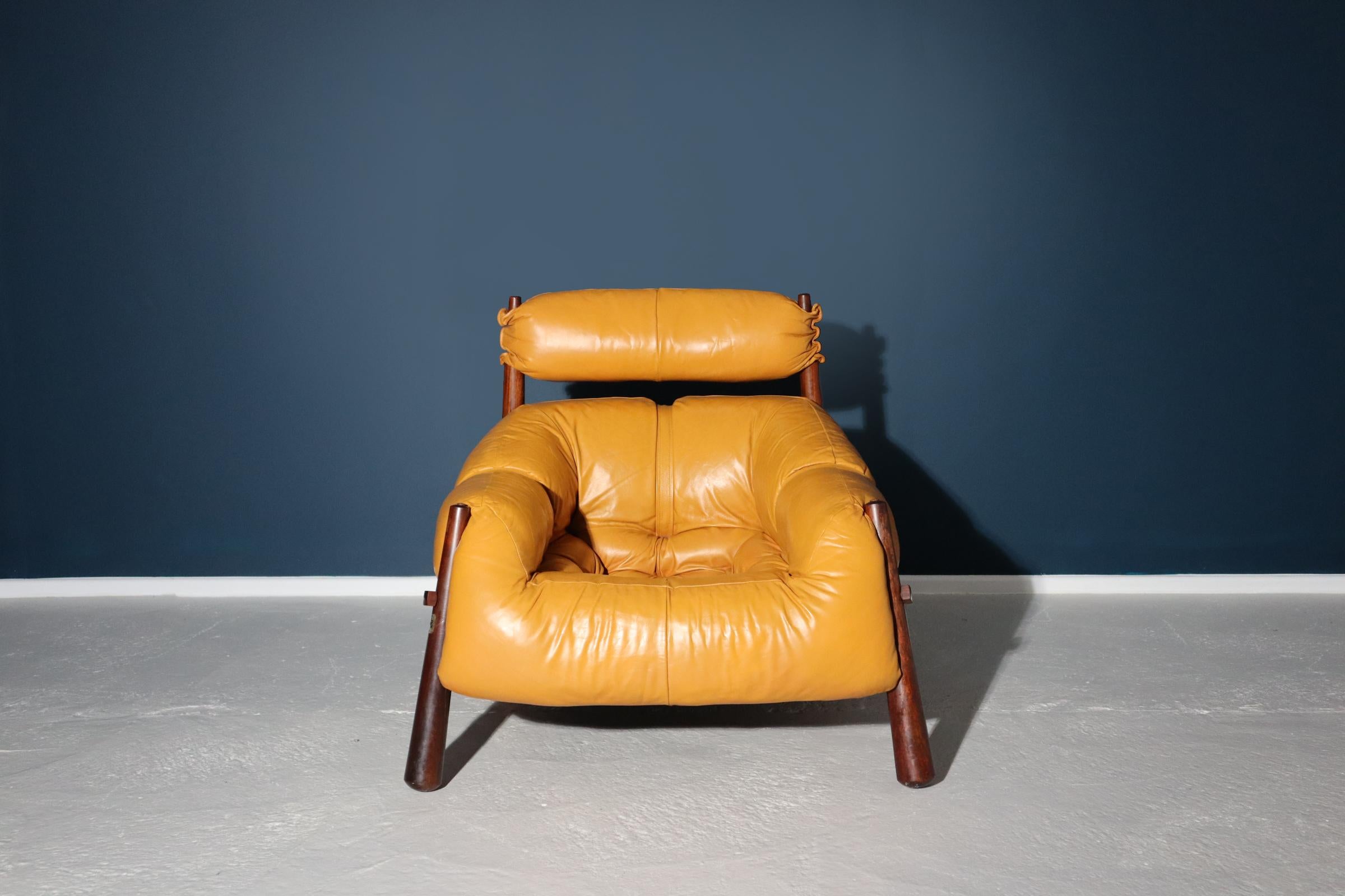 Mid-Century Modern Percival Lafer ‘MP-81’ Lounge chair with original patina leather, Brazil 1970s