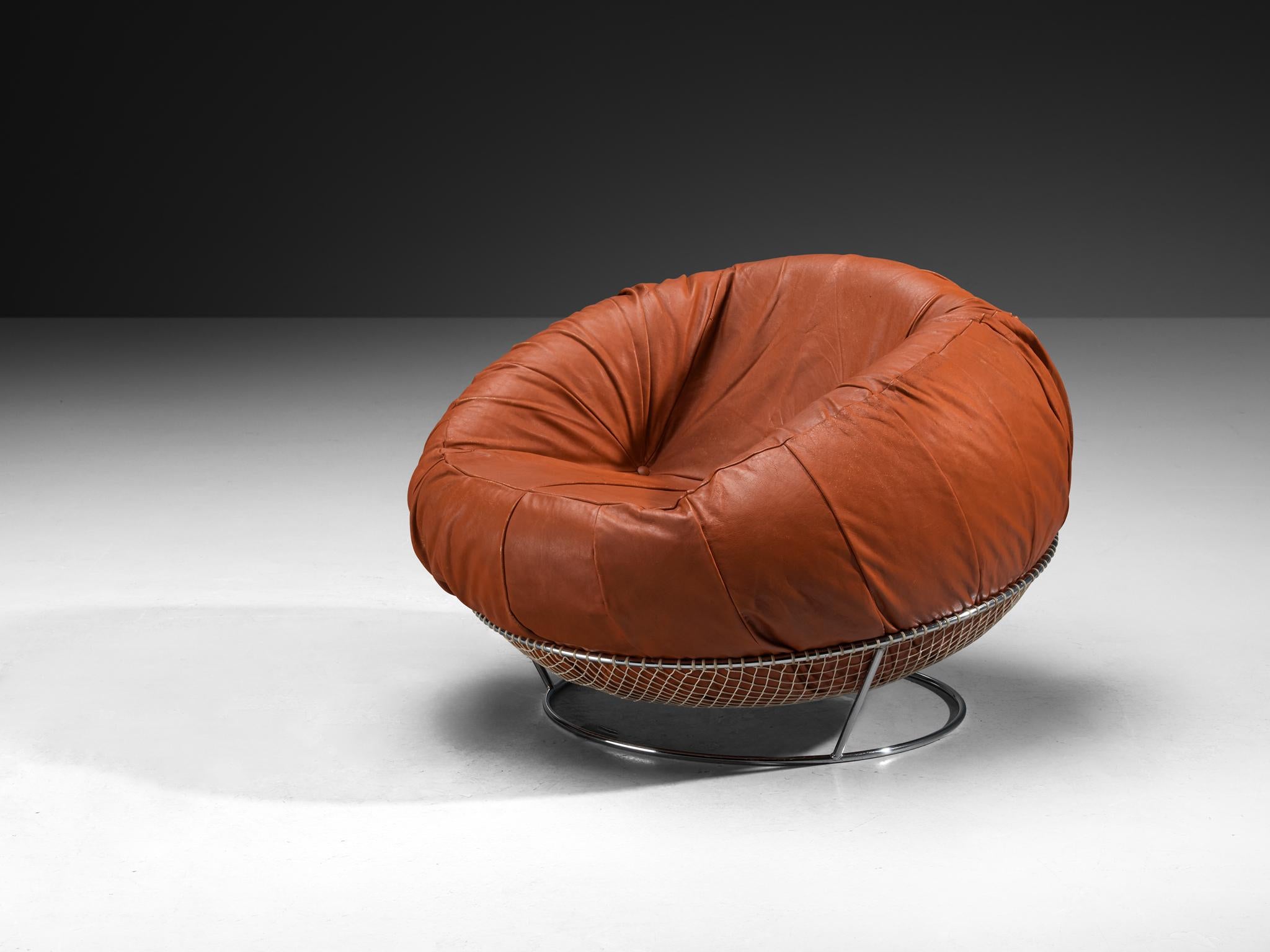 Percival Lafer, chaise longue, modèle 'MP-87', cuir, acier chromé, corde, Brésil, 1971 

La pièce de salon MP-87 a été conçue par le designer brésilien Percival Lafer dans les années 1970. En son cœur, la pièce embrasse une forme ovale, généreuse et