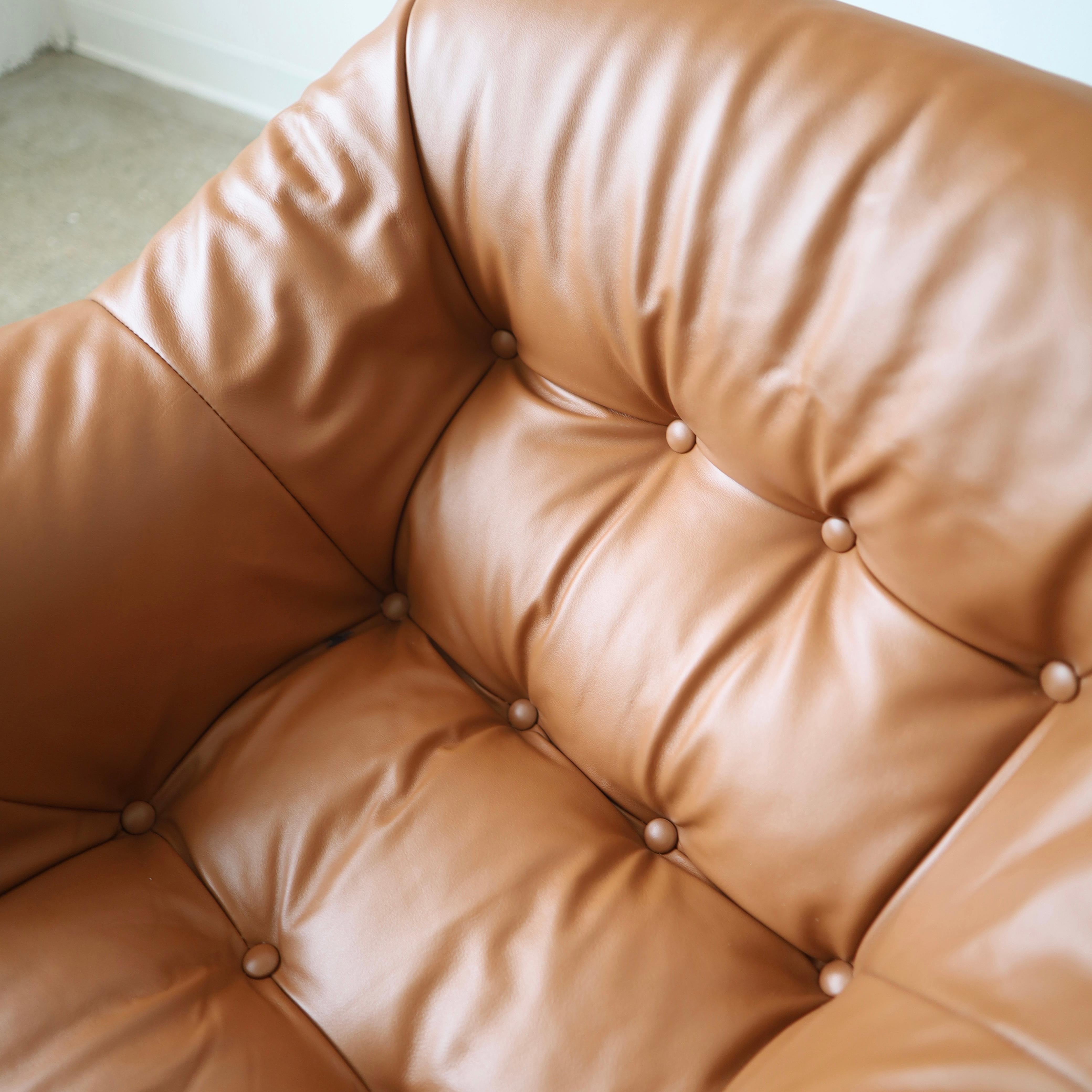 Cuir Percival Lafer MP-97 Chairs, a pair en vente