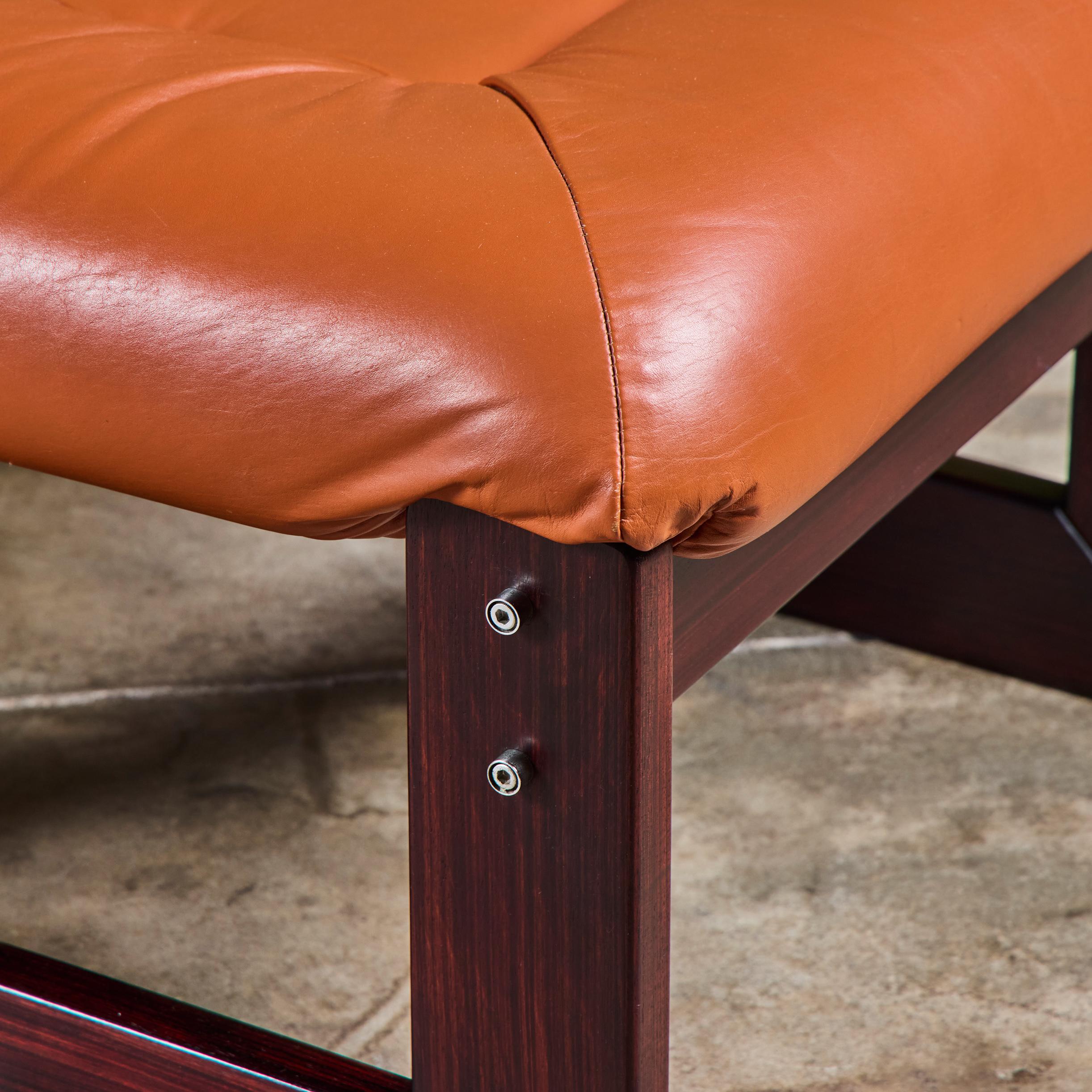 Sedia da salotto e ottomana in pelle Percival Lafer MP-97 in vendita 4