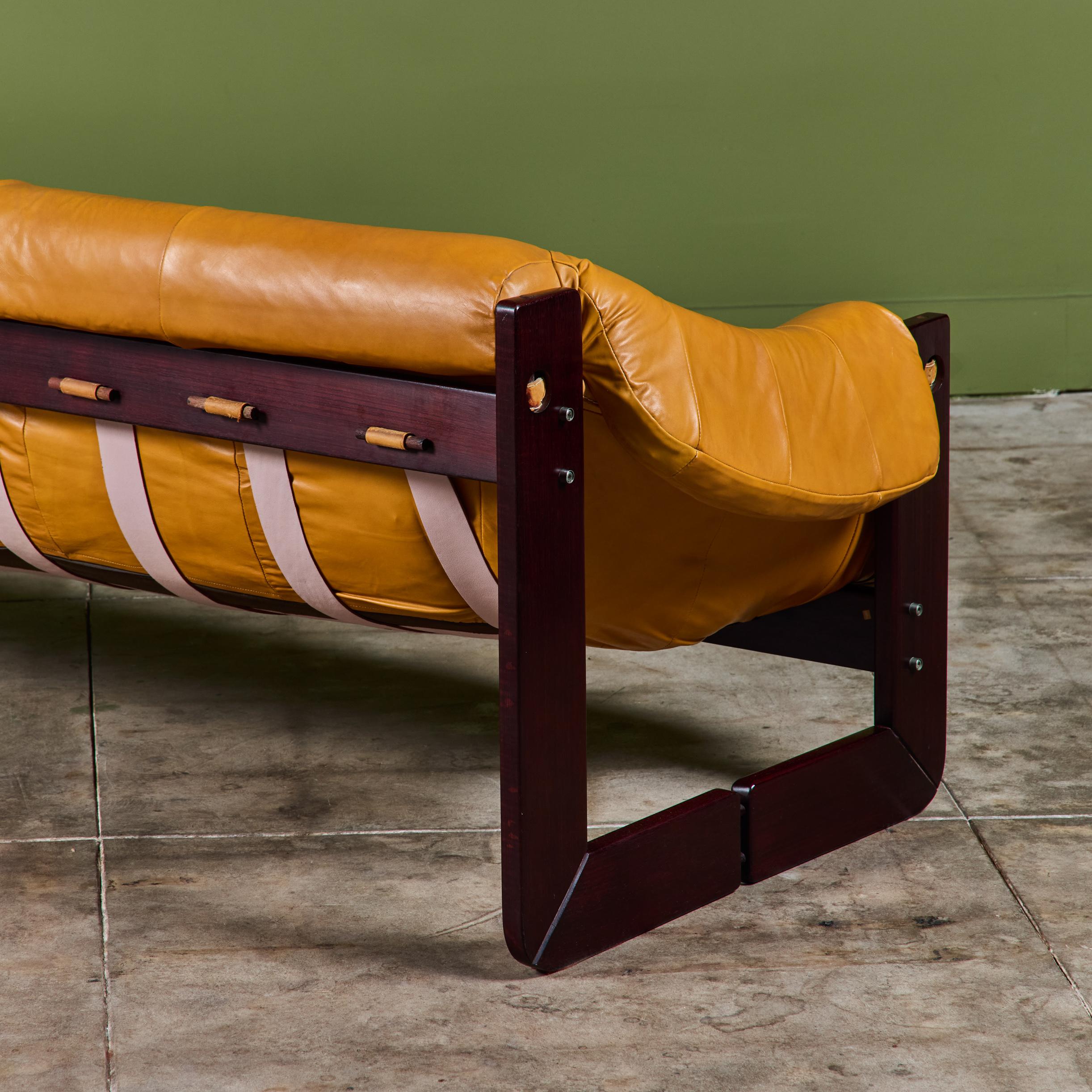 Mid-Century moderno Divano in pelle Percival Lafer MP-97 in vendita