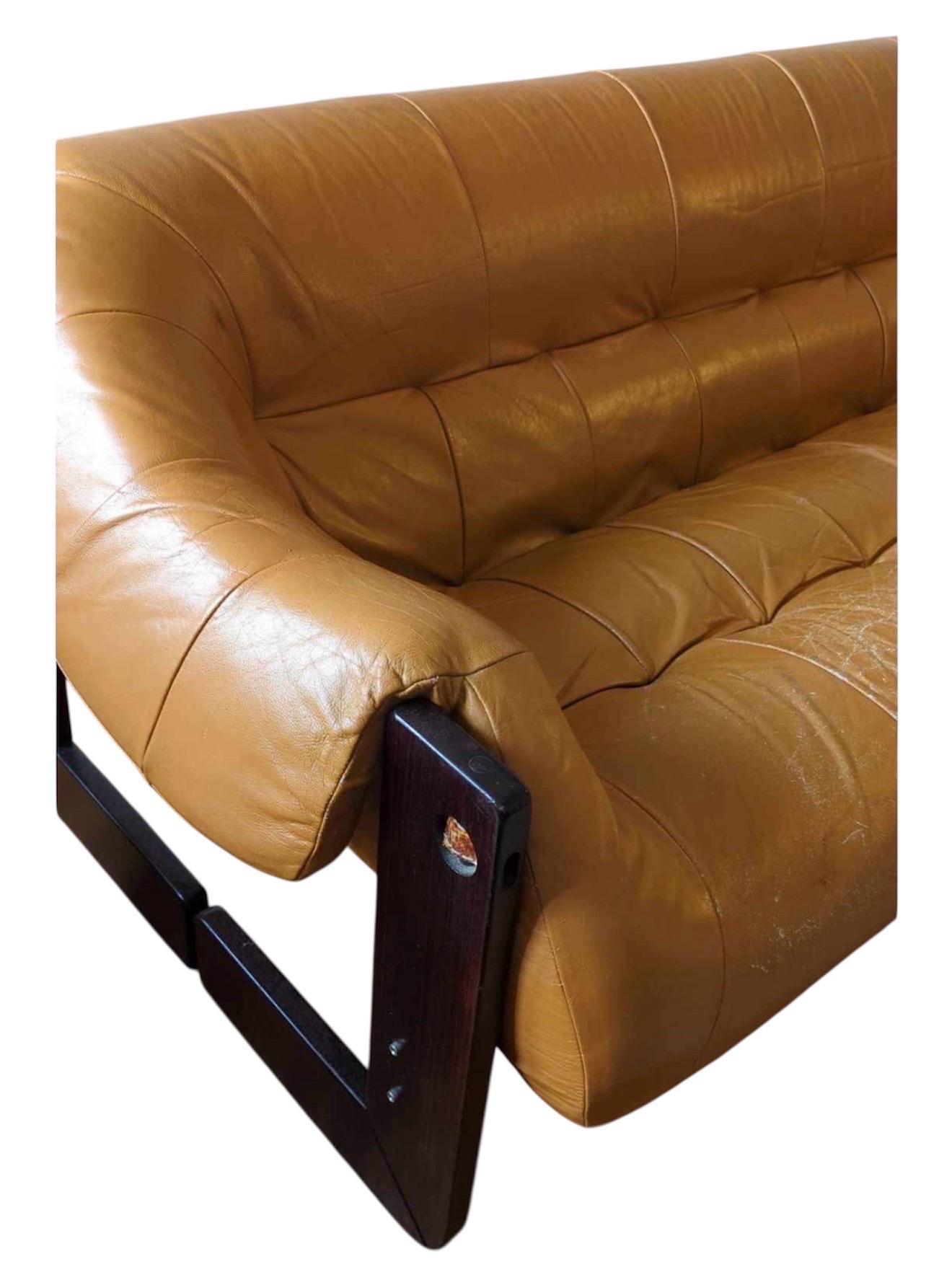 Percival Lafer MP-97 Ledersofa mit Rahmen aus brasilianischem Palisanderholz 7