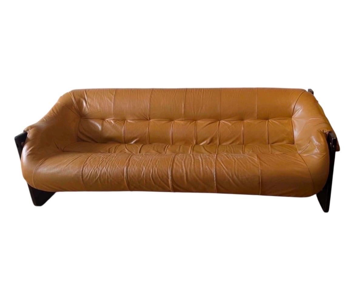 Percival Lafer MP-97 Ledersofa mit Rahmen aus brasilianischem Palisanderholz 10