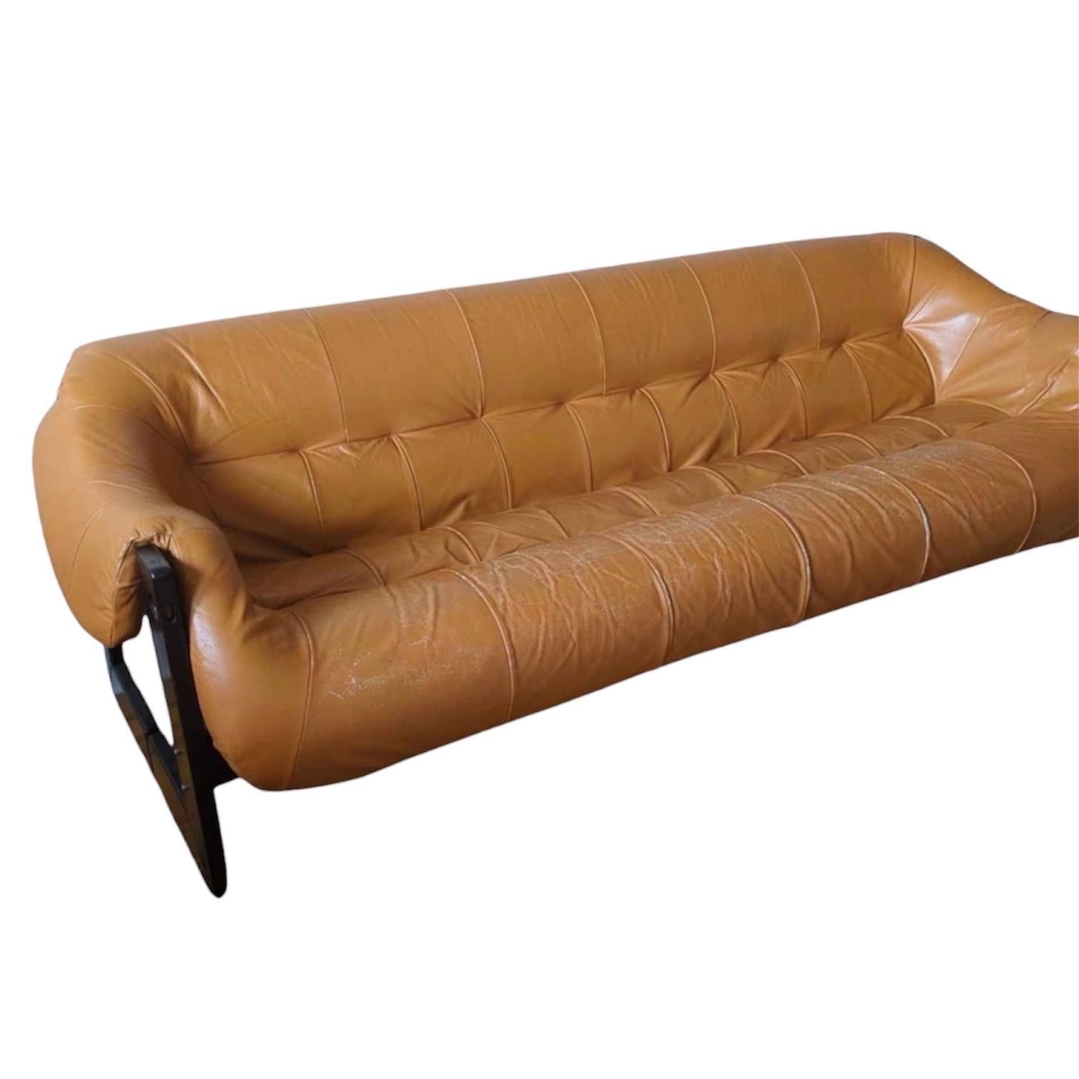 Percival Lafer MP-97 Ledersofa mit Rahmen aus brasilianischem Palisanderholz (Moderne der Mitte des Jahrhunderts)