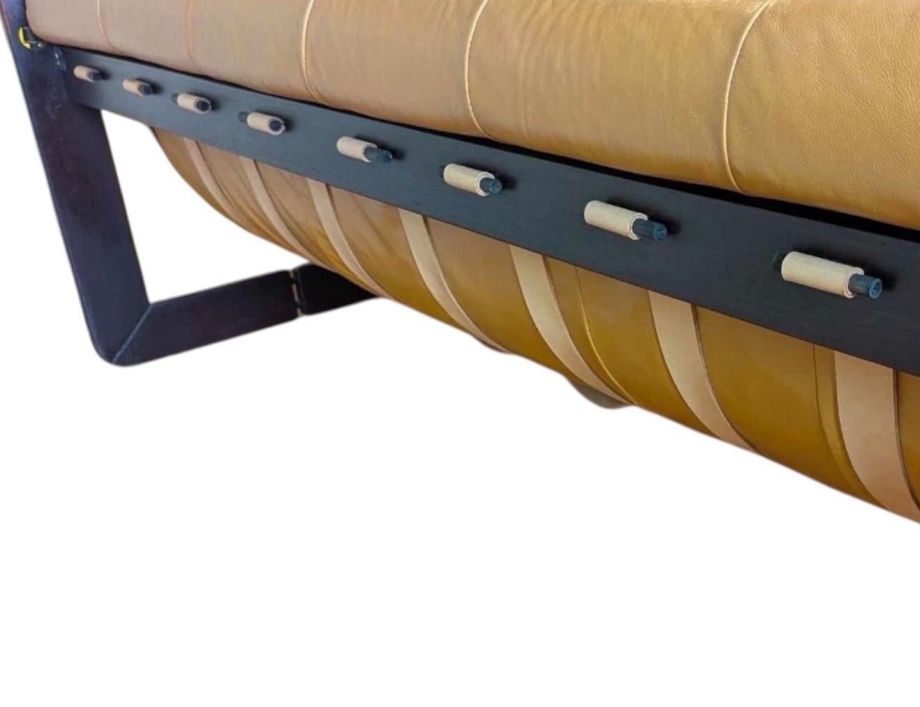 Percival Lafer MP-97 Ledersofa mit Rahmen aus brasilianischem Palisanderholz 4