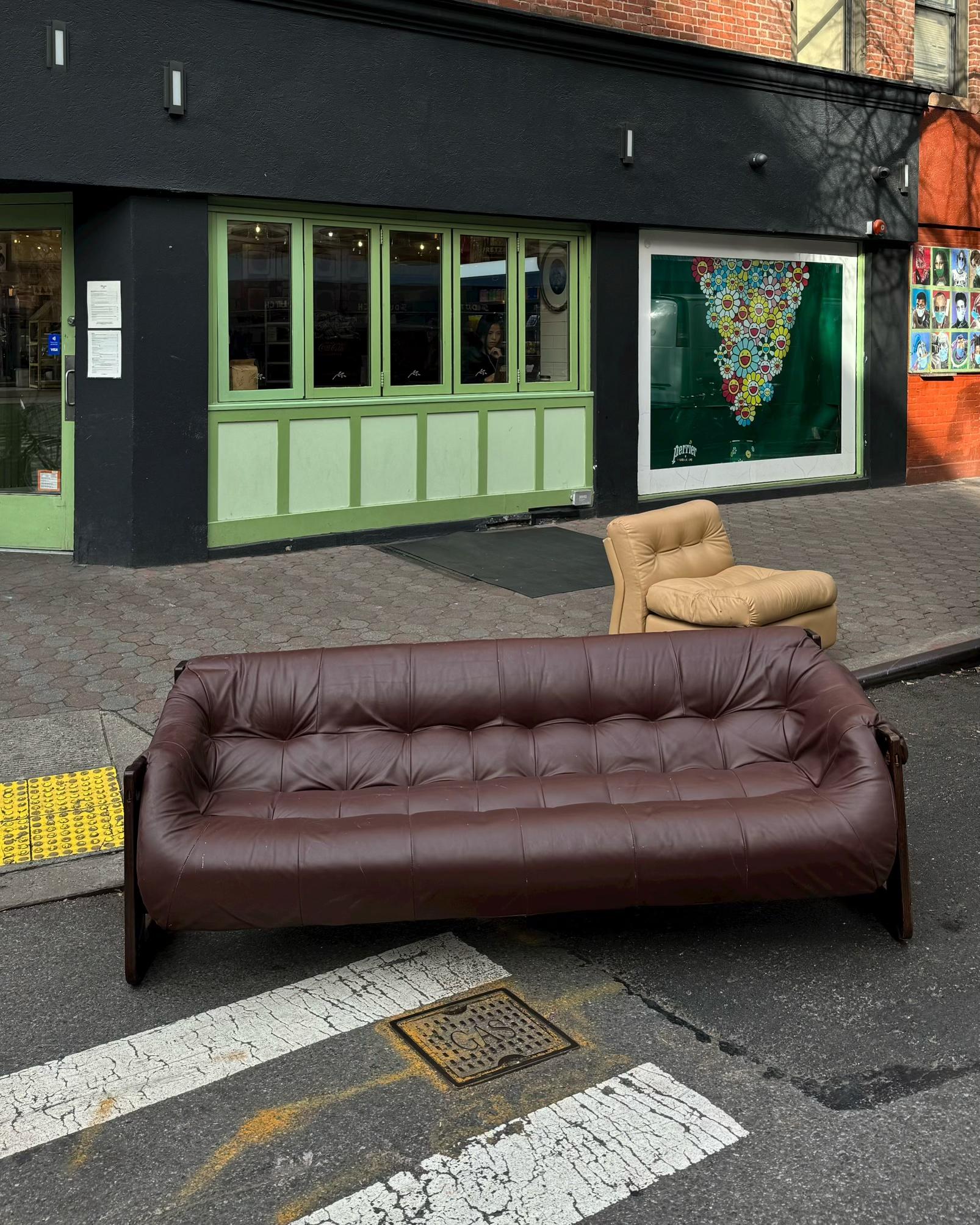 Percival Lafer 'MP-97' Sofa aus Rosenholz und Leder (Moderne der Mitte des Jahrhunderts) im Angebot
