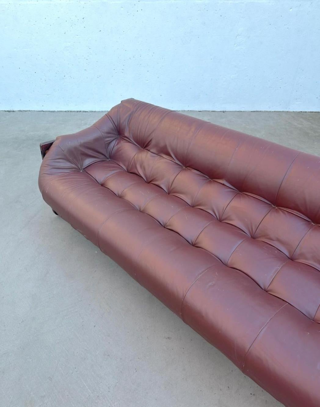 Percival Lafer 'MP-97' Sofa aus Rosenholz und Leder (Brasilianisch) im Angebot