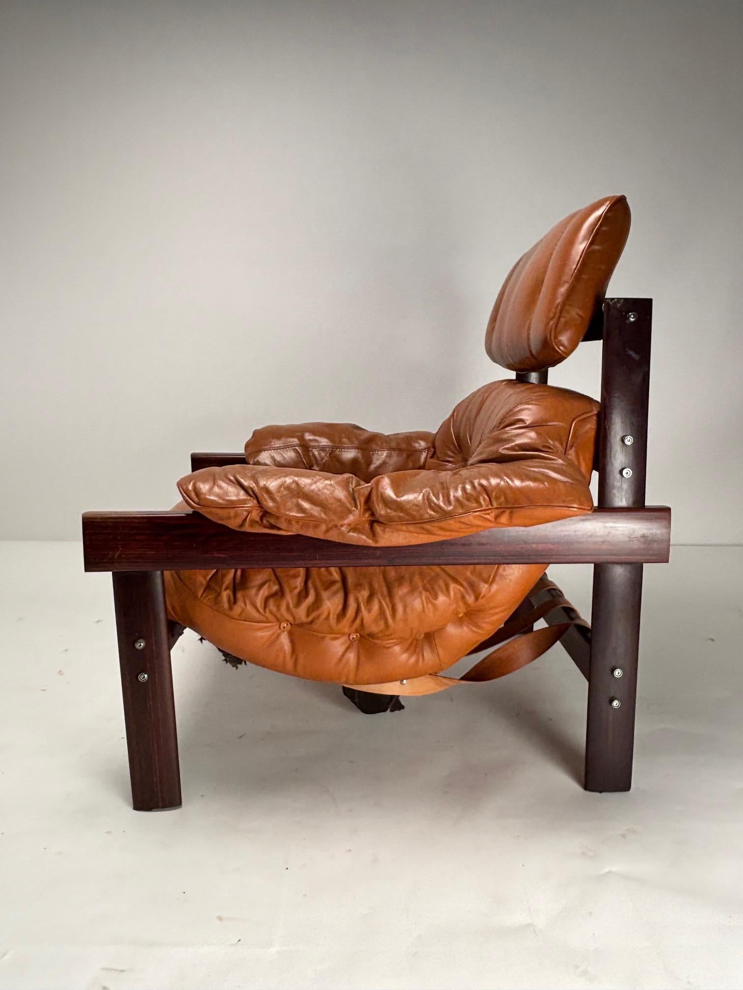Mid-Century moderno Percival Lafer MP-41 Lounge Chair in legno e pelle, Brasile, anni '70 in vendita