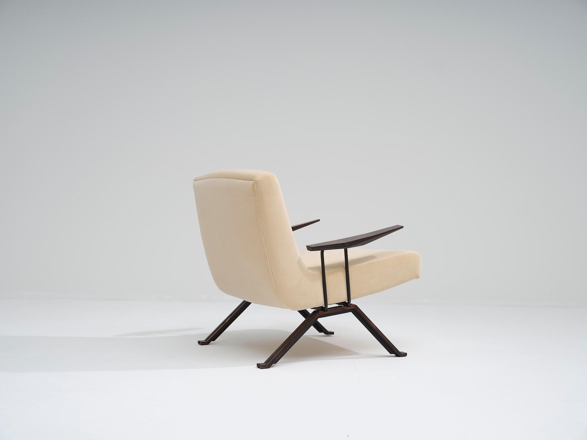 Brésilien Percival Lafer pair of 'MP-01' Lounge Chairs in velvet upholstery en vente