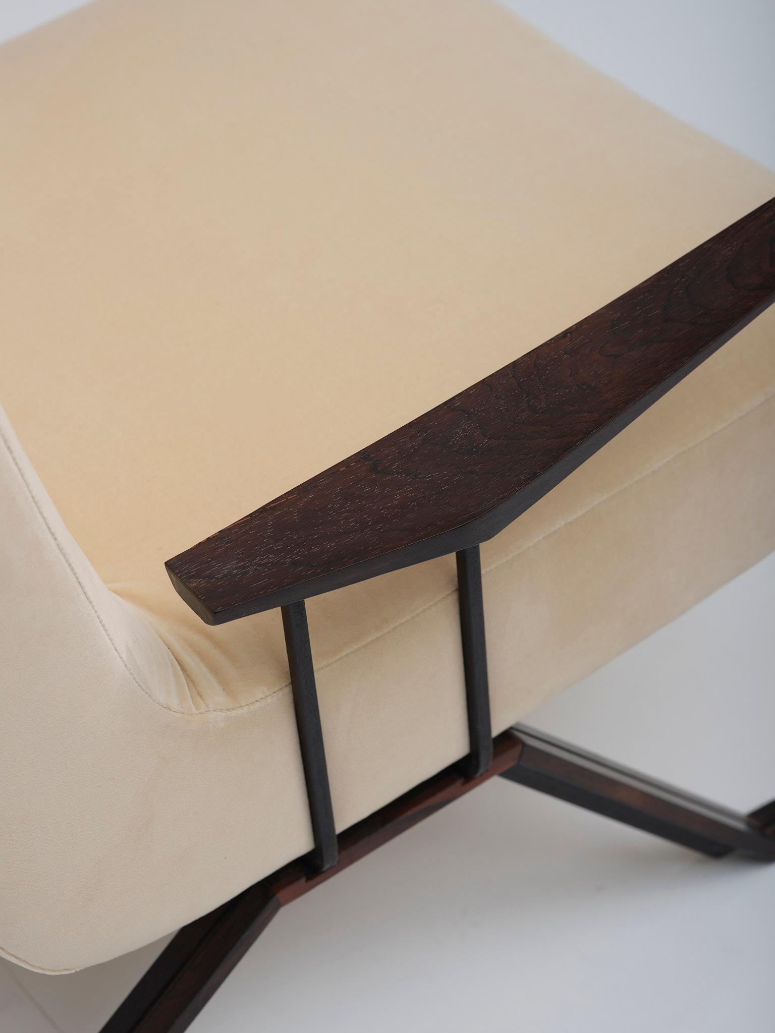 Percival Lafer pair of 'MP-01' Lounge Chairs in velvet upholstery en vente 1
