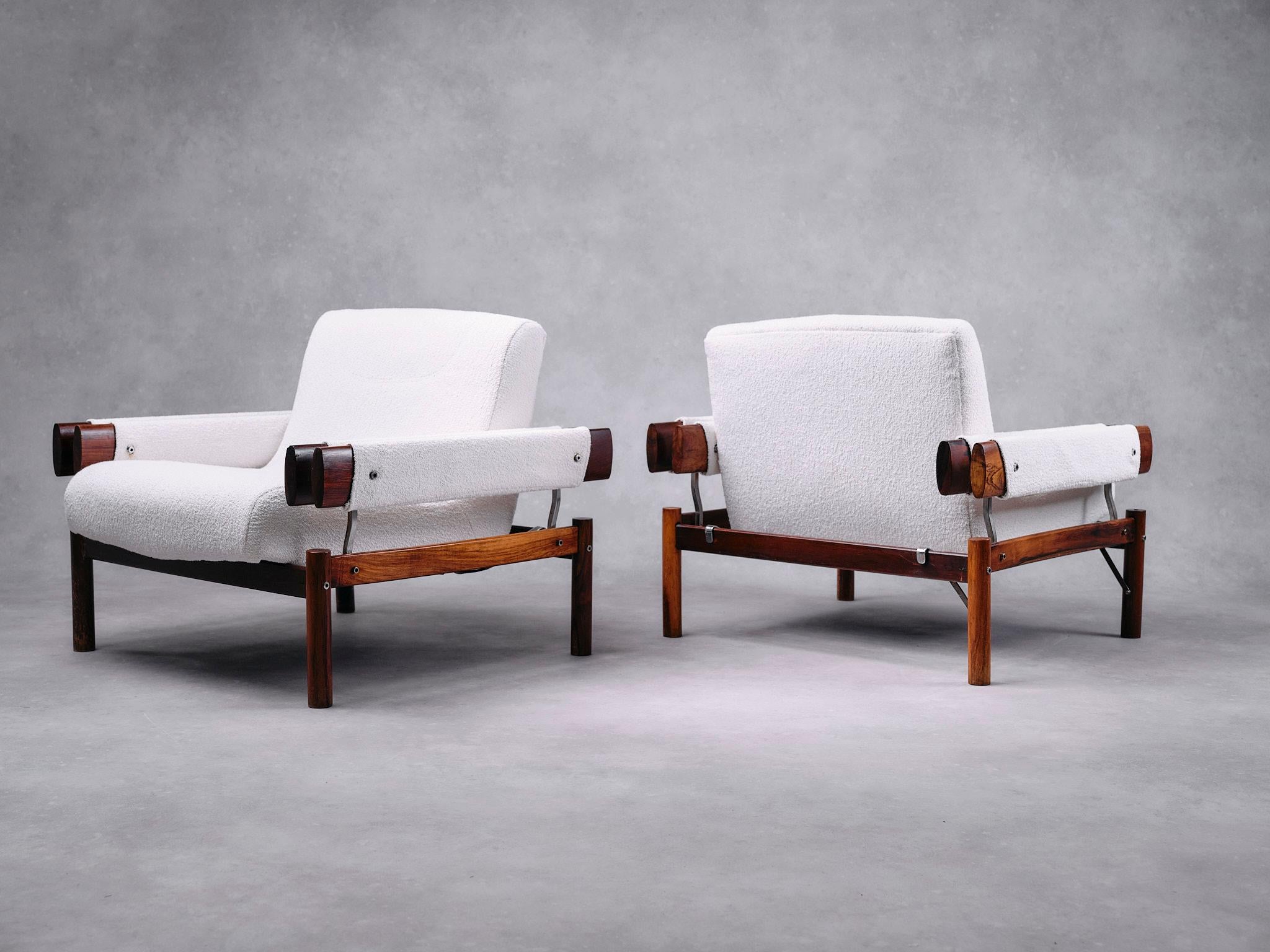 Upholstery Percival Lafer pair of MP-19 Armchairs For Sale