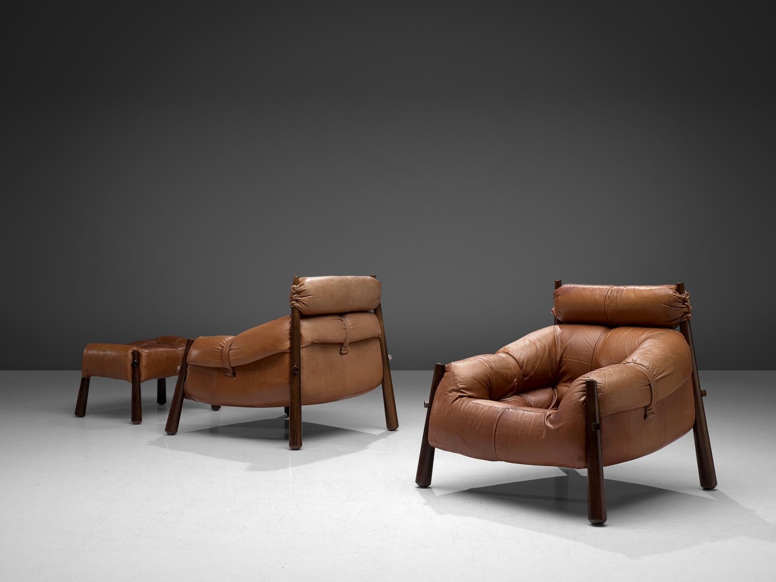 Percival Lafer, set of 2 lounge chairs with ottoman model MP-81, in rosewood and leather, Brazil, 1972.

Beautiful set of Lounge chairs by Brazilian designer Percival Lafer. These chairs consist of a solid dark wooden base to which the leather