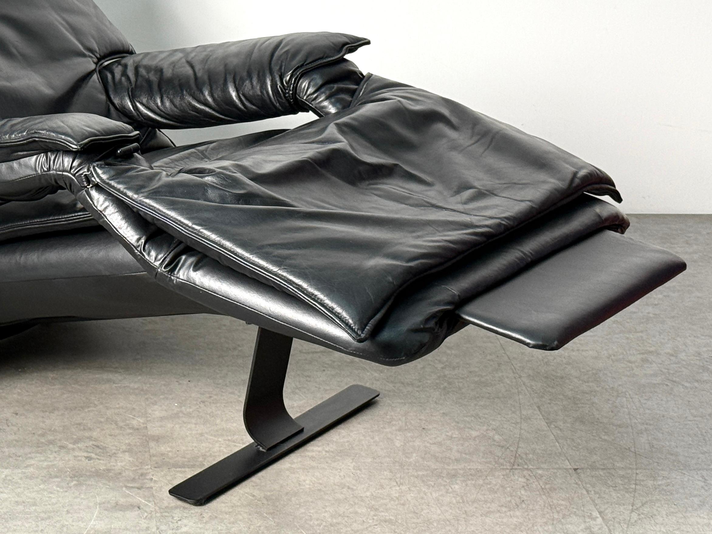 Percival Lafer Post Modern Brazilian Black Leather Reclining Pony Lounge Chair In condizioni buone in vendita a Troy, MI