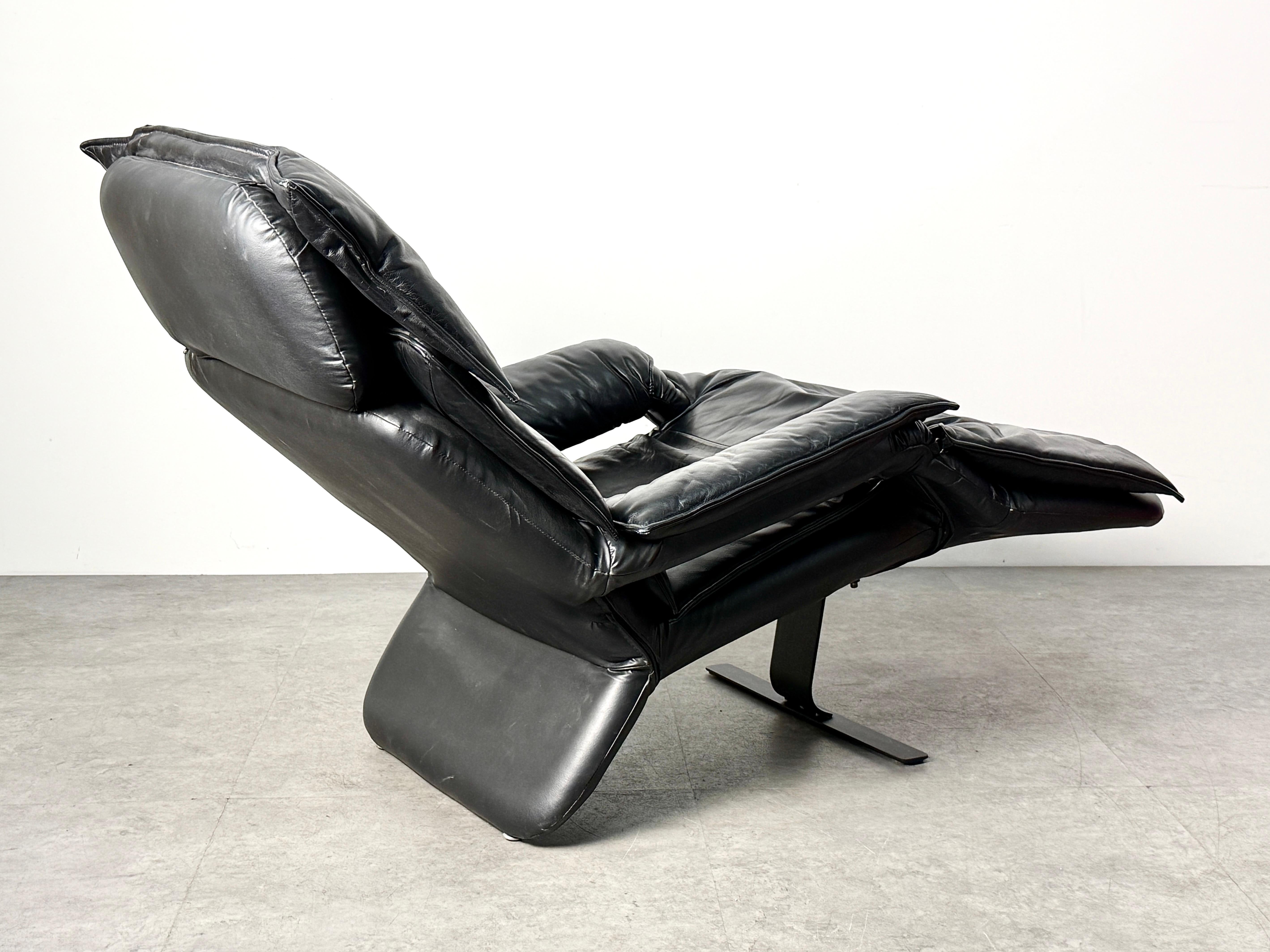 Pelle Percival Lafer Post Modern Brazilian Black Leather Reclining Pony Lounge Chair in vendita