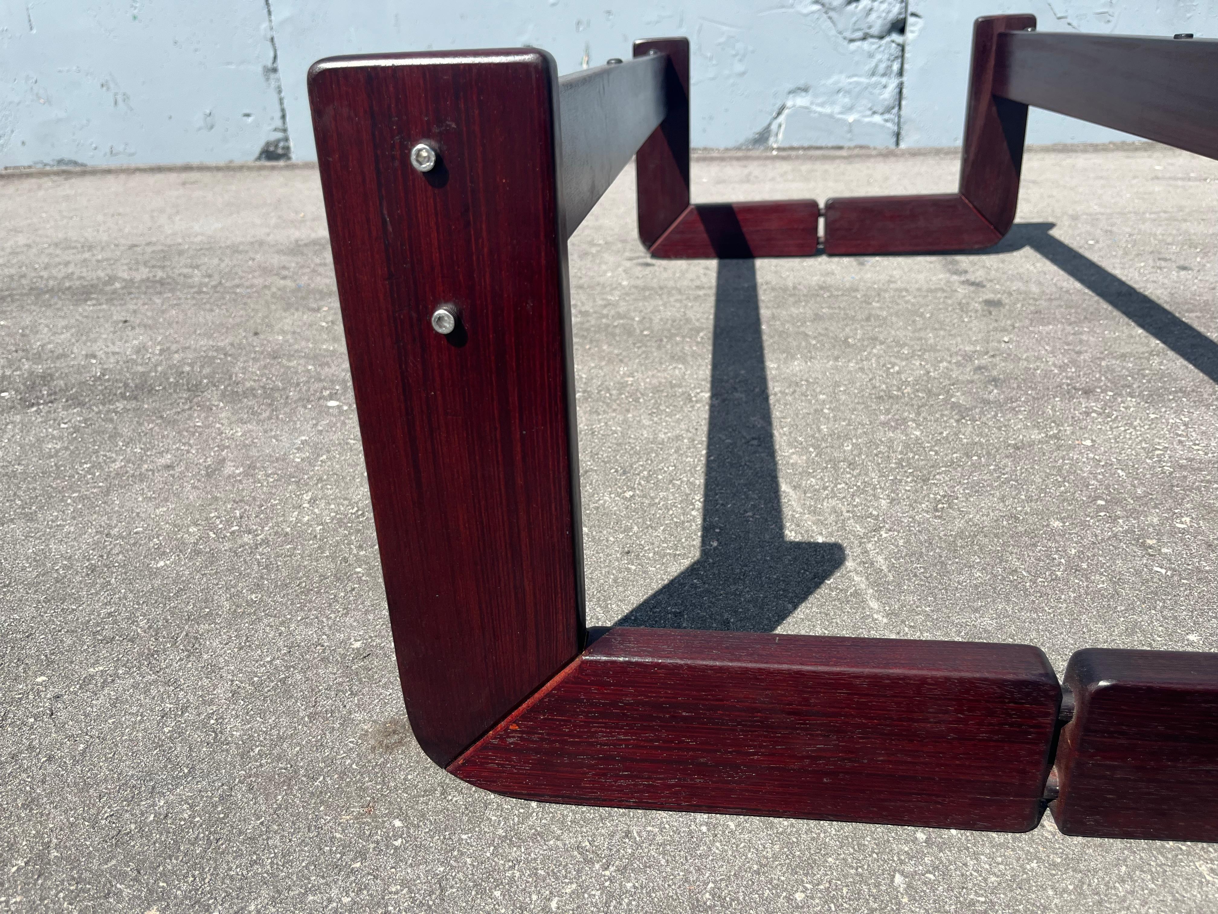 Table basse en bois de rose Percival Lafer Brésil en vente 4