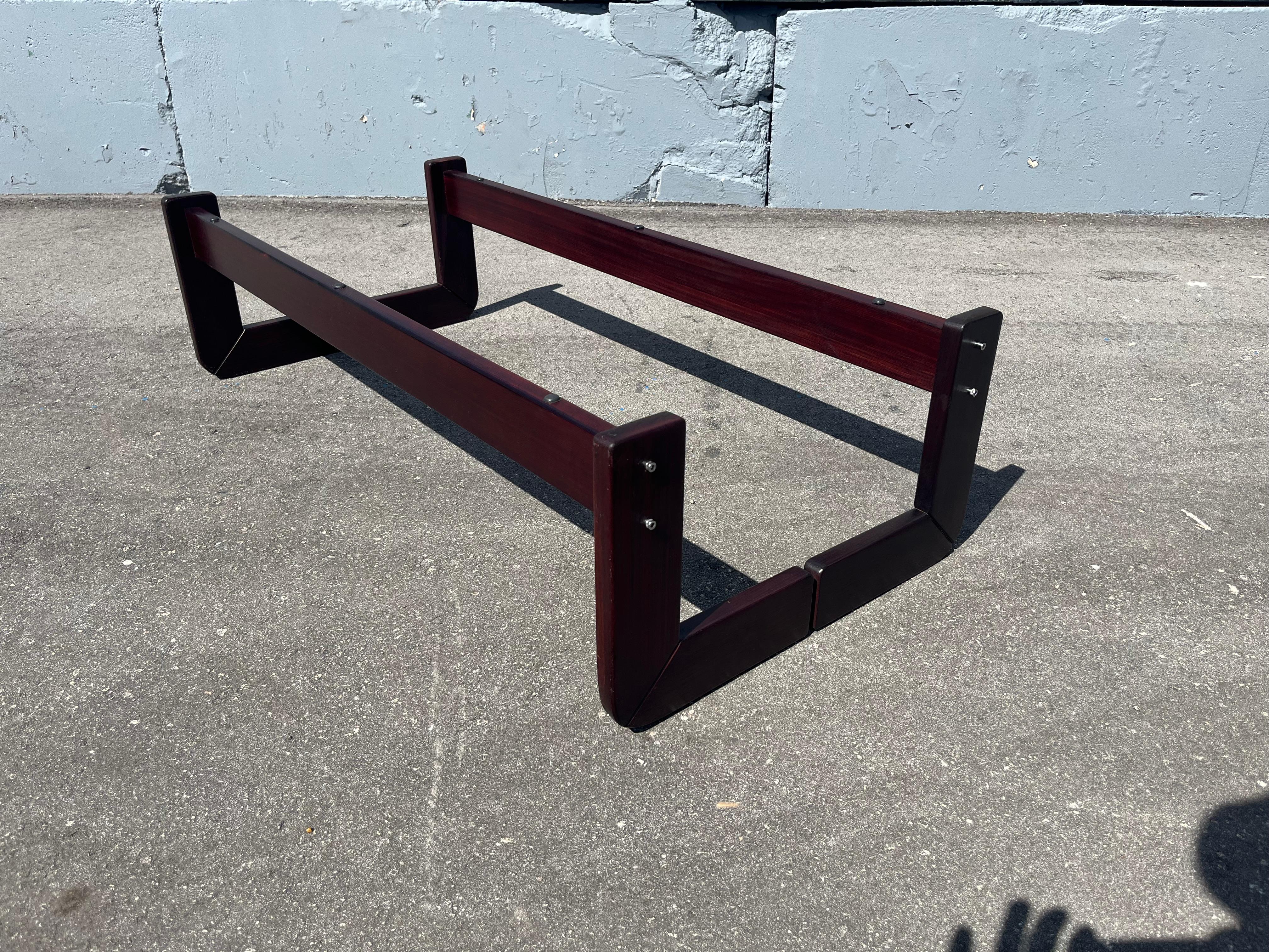 Table basse en bois de rose Percival Lafer Brésil en vente 5