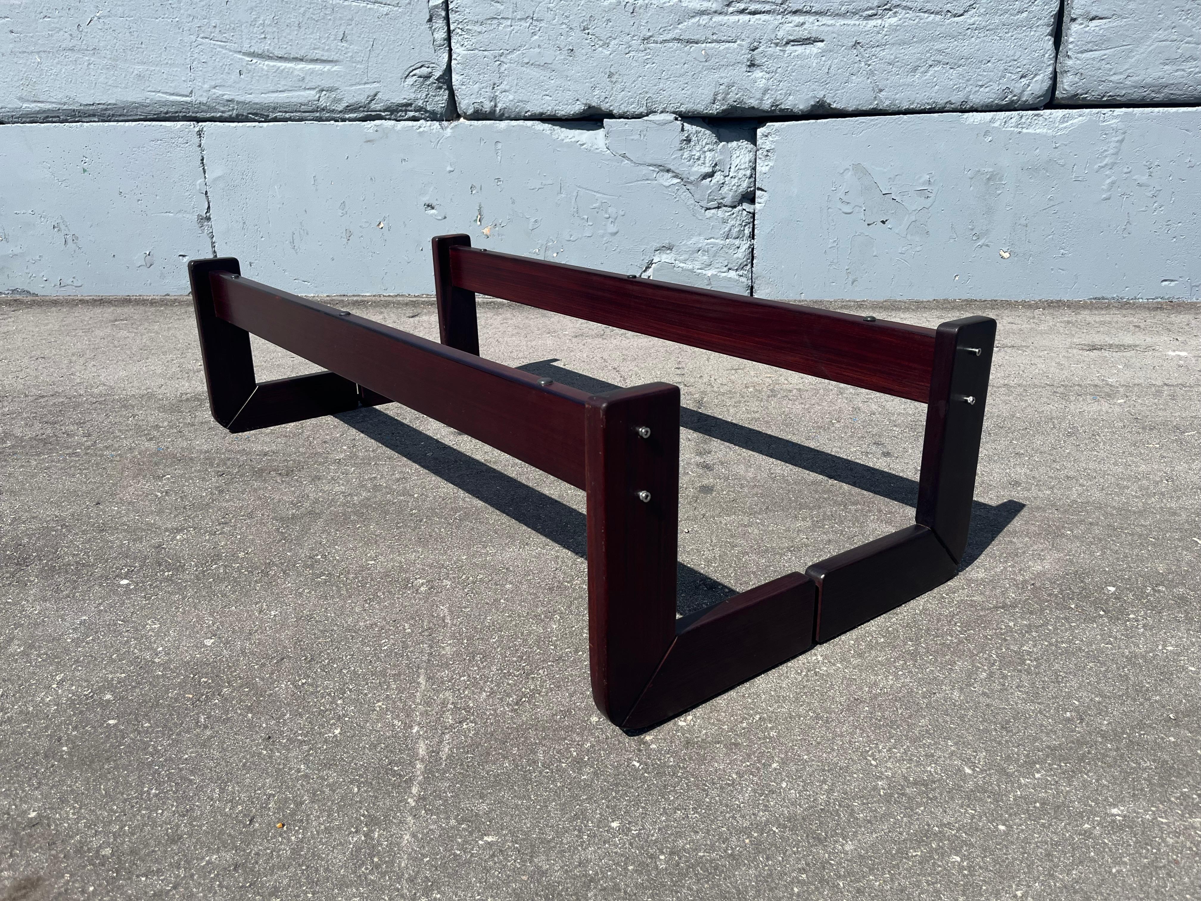 Base de table basse en bois de rose de Lafer. La table a besoin d'un plateau en verre ou en marbre. Nous pouvons vous aider.