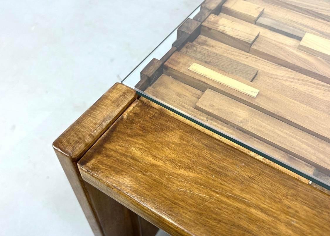 Milieu du XXe siècle Table basse sculpturale brésilienne brutaliste en jacaranda de Percival Lafer en vente