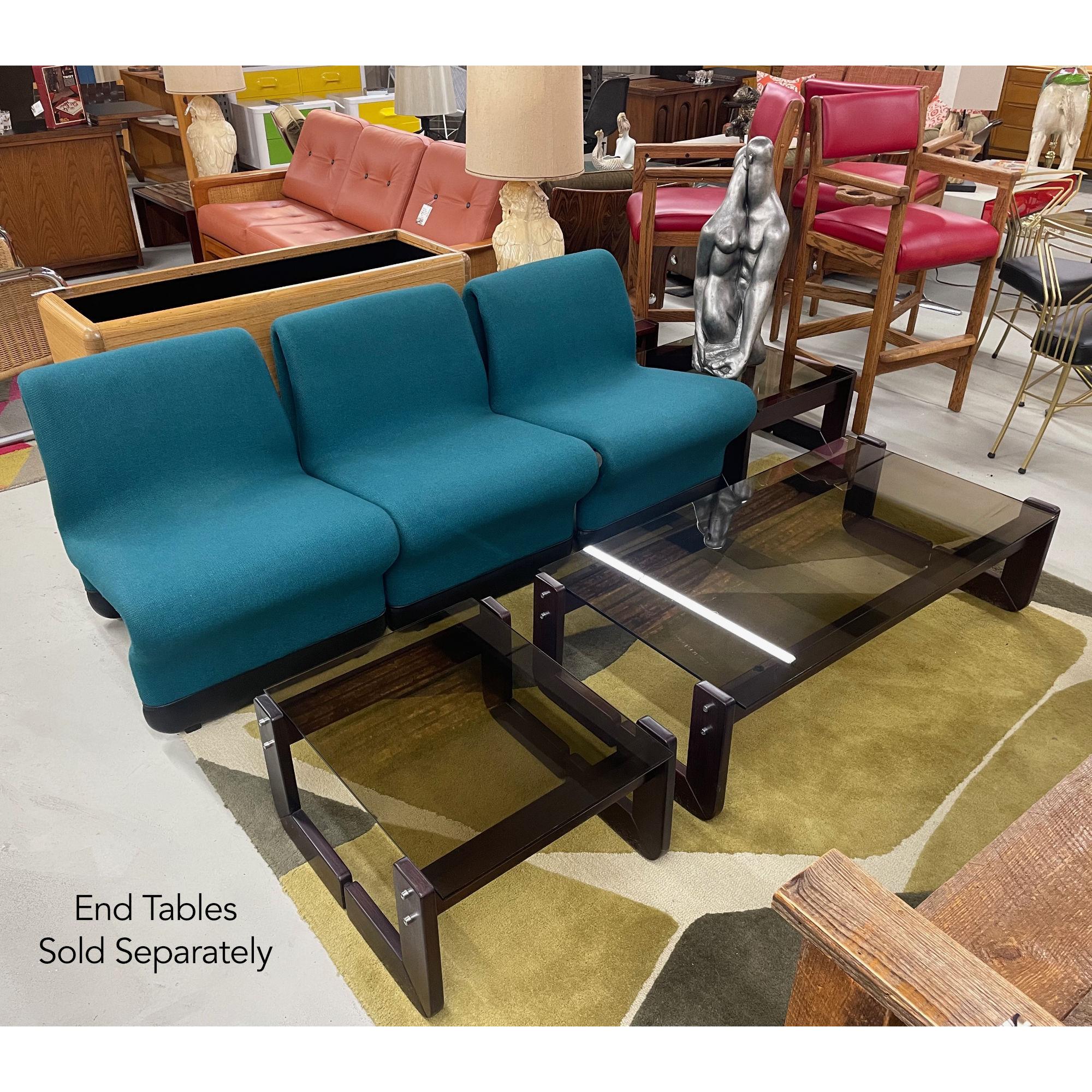 Mesa baja Percival Lafer de palisandro con tapa de cristal ahumado finales del siglo XX en venta