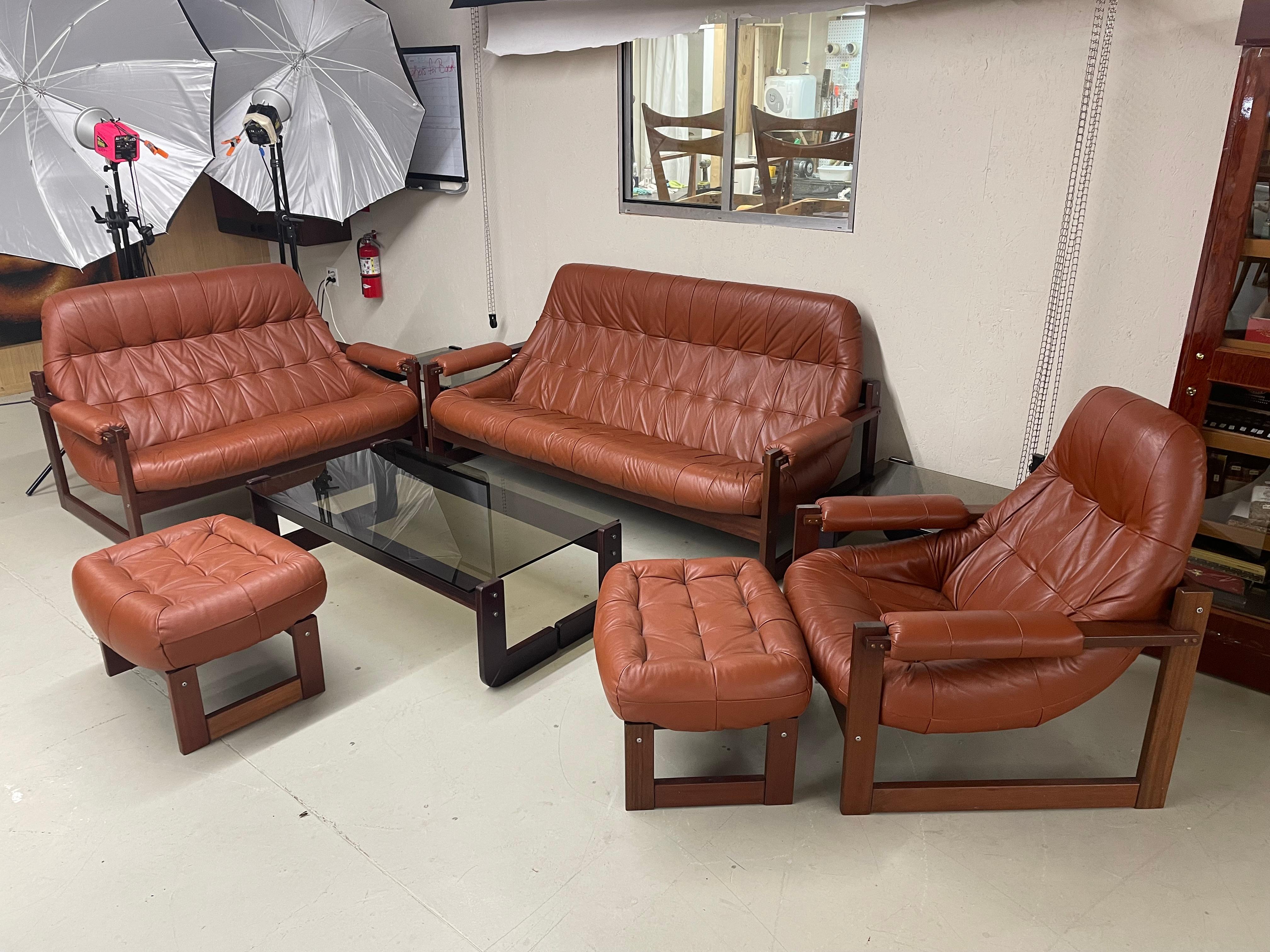 Percival Lafer Couchtisch mit geräucherter Glasplatte aus Palisanderholz im Angebot 2