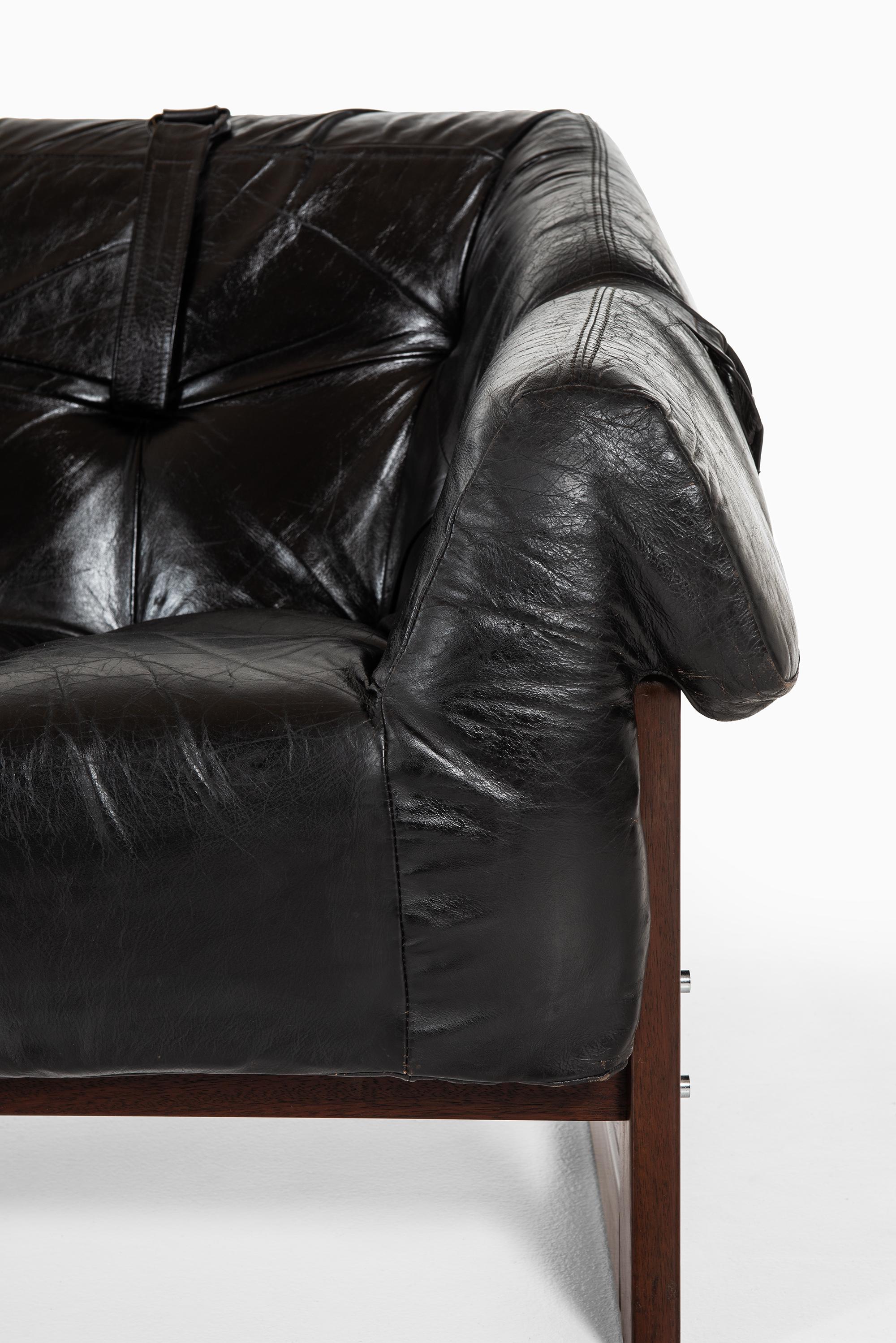 Rare 3-seat sofa model MP-091 designed by Percival Lafer. Produced by Lafer MP in Brazil.